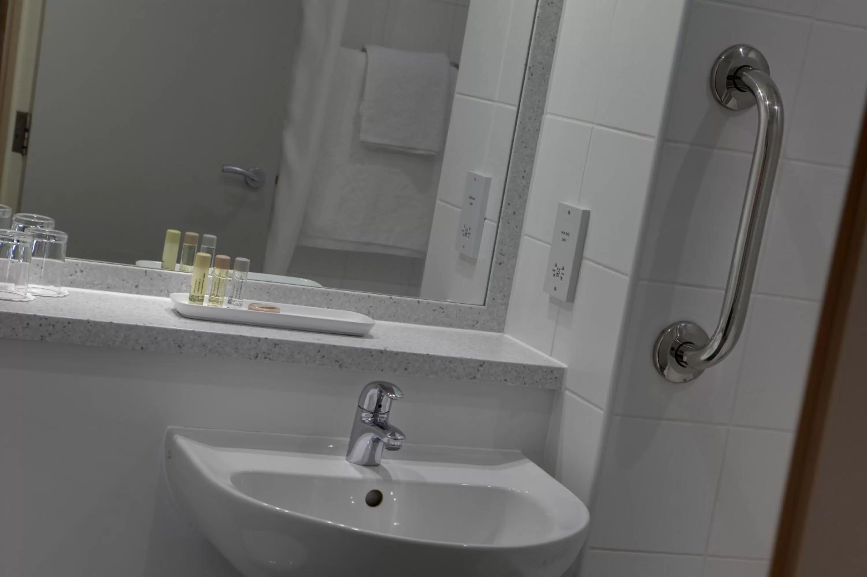 Bathroom in Best Western Pontypool Metro Hotel