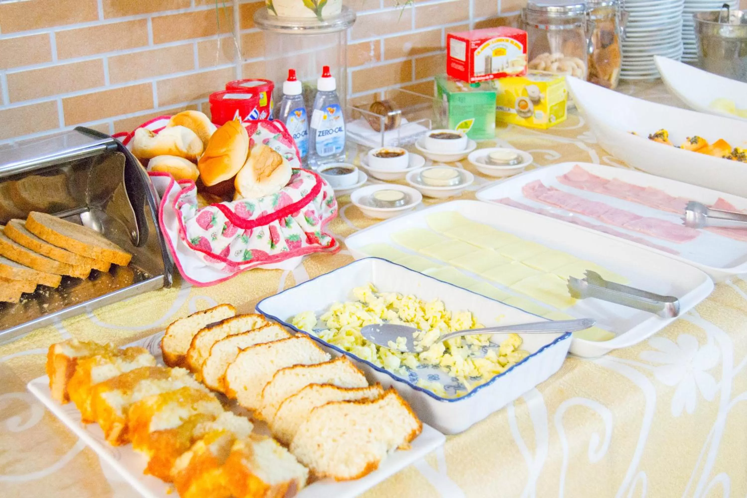 Buffet breakfast in Hotel & Restaurante Guarania
