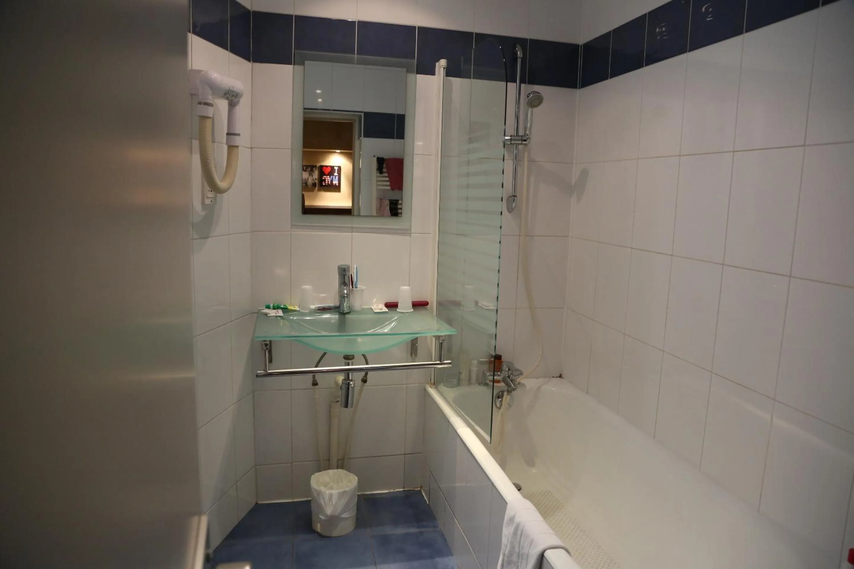 Bathroom in Grand Hotel Nouvel Opera