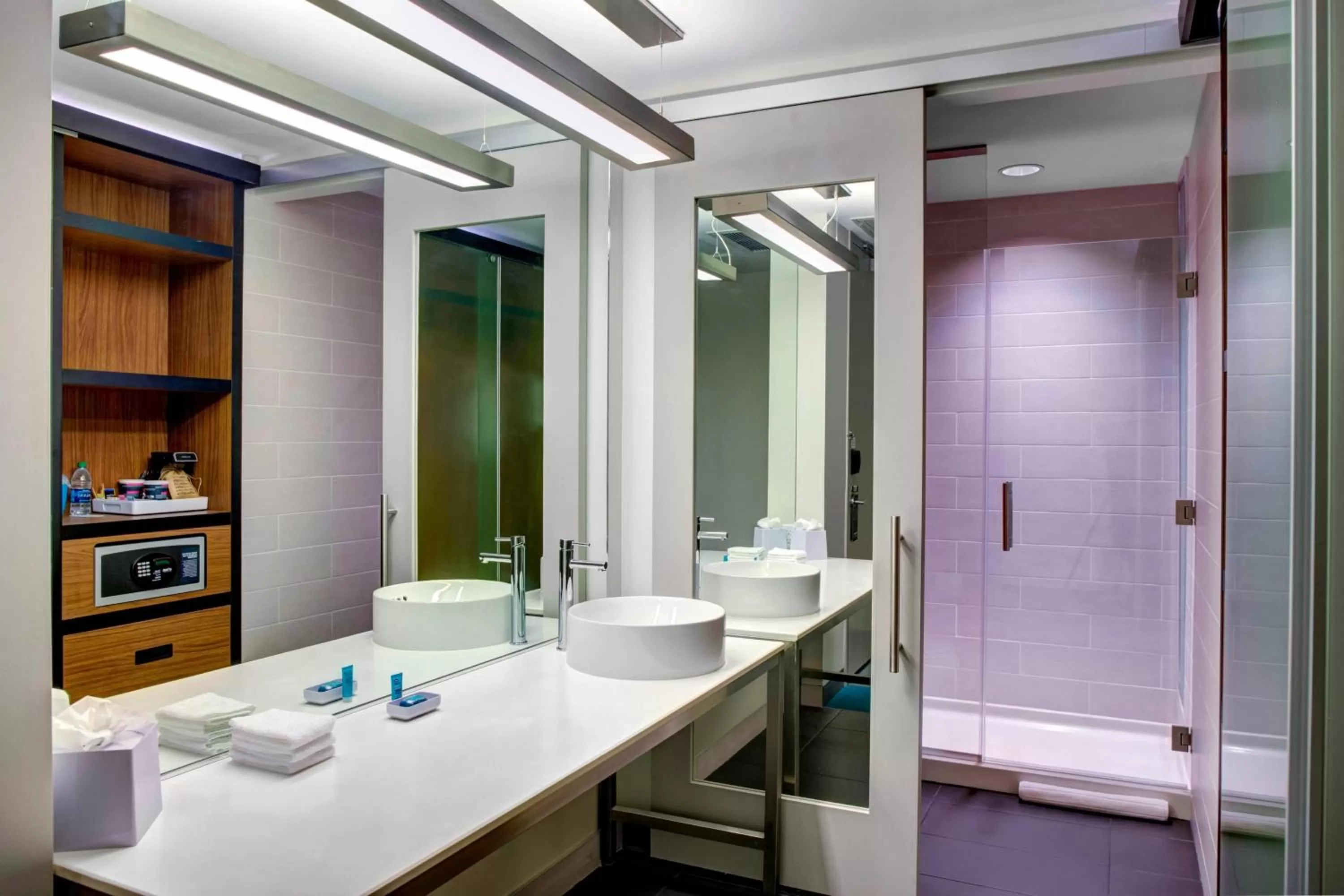 King Room with Roll-in Shower - Mobility Accessible in Aloft Wichita