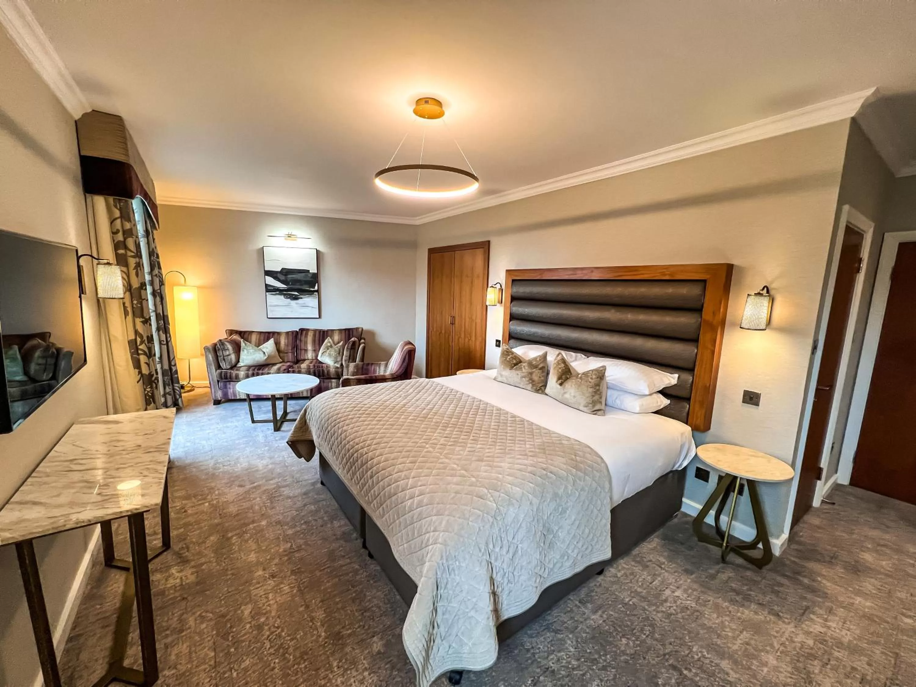 Bed in Lodore Falls Hotel & Spa