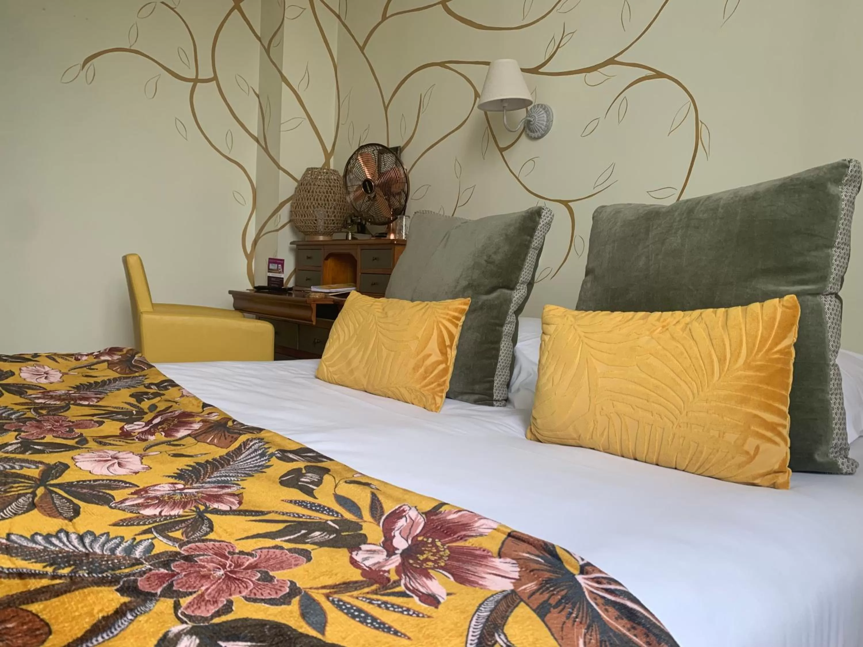 Decorative detail, Bed in Hôtel Vintage