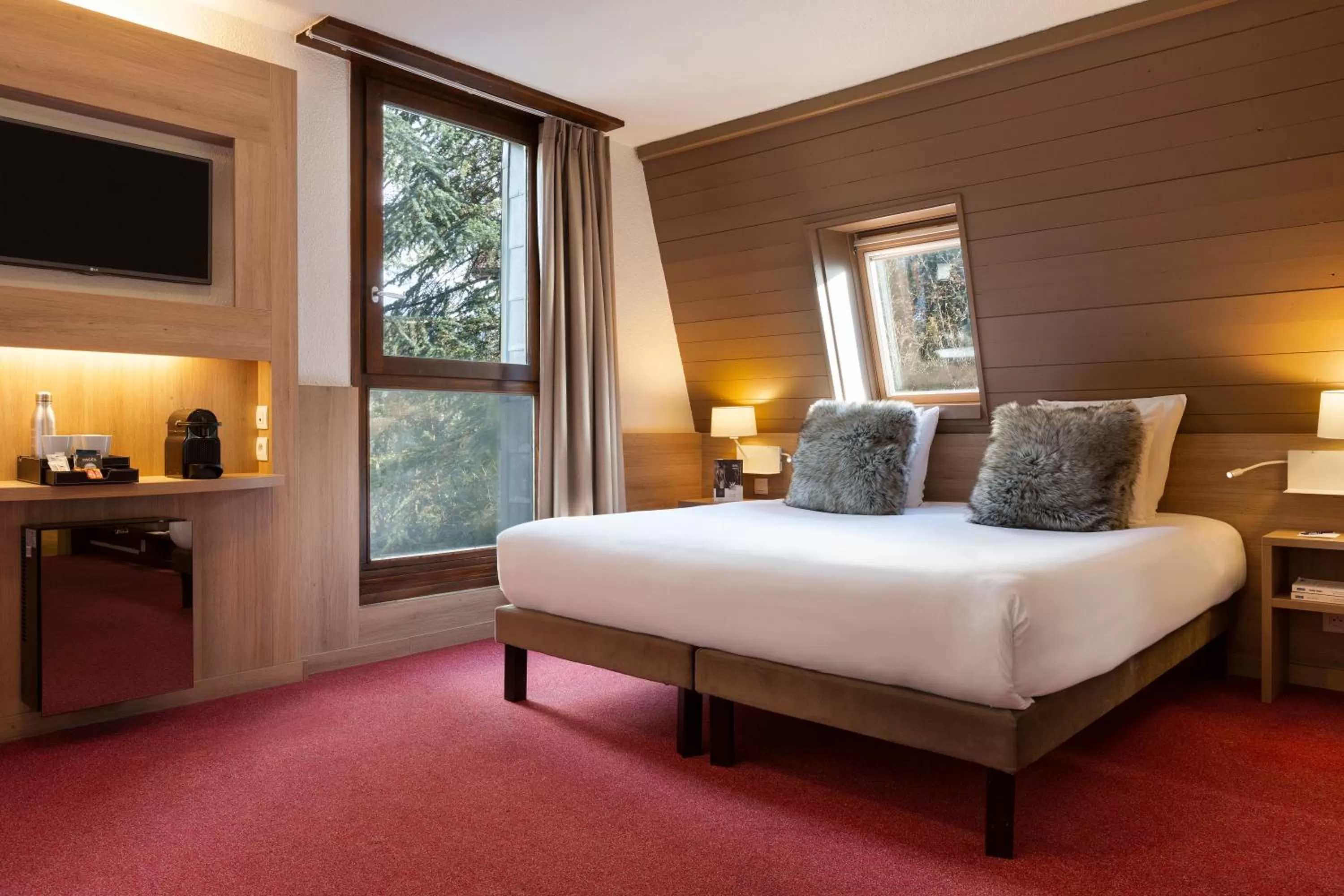 Bedroom, Bed in SOWELL HOTELS Mont Blanc et SPA