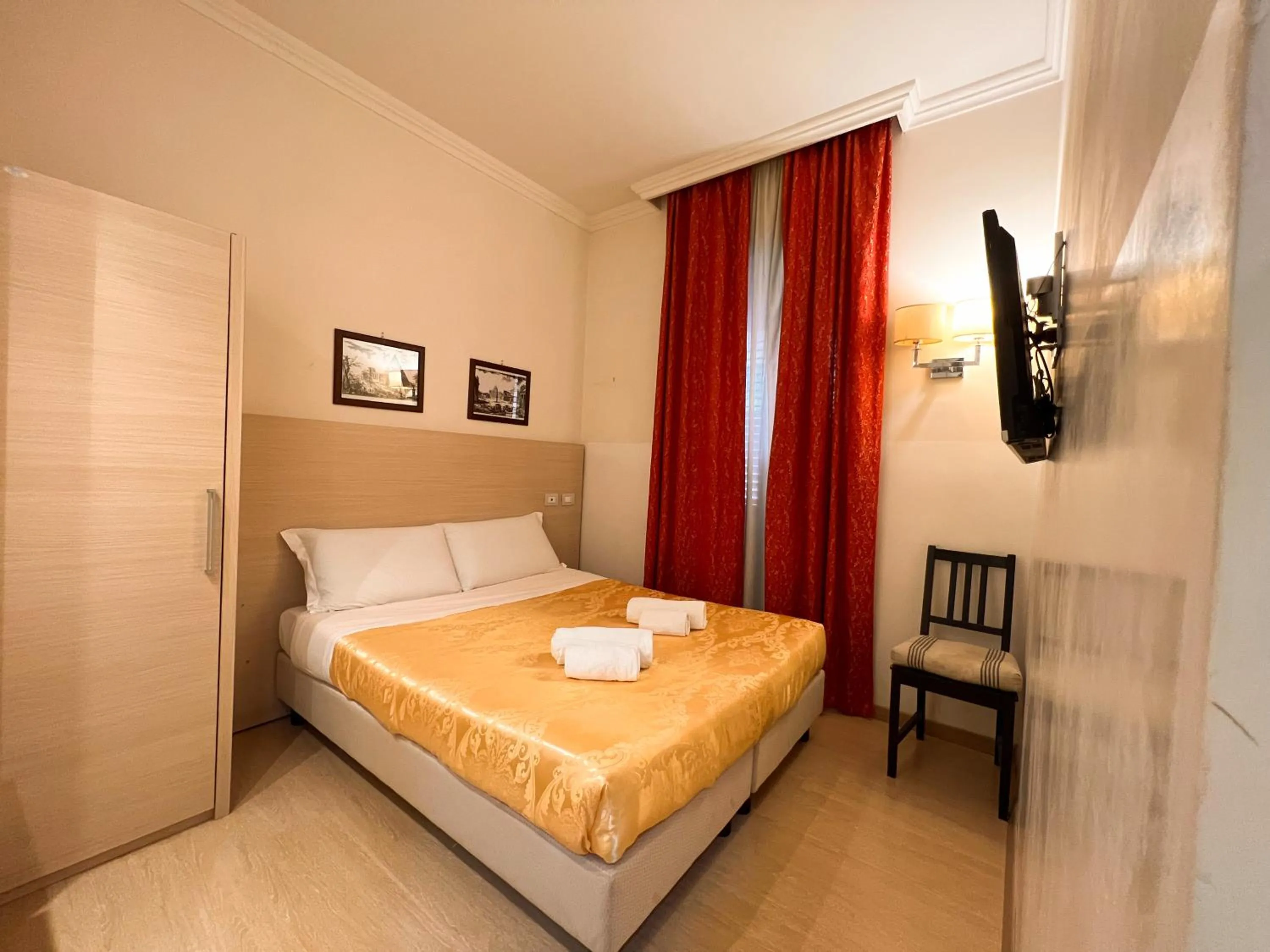 Photo of the whole room, Bed in Booking House Rome