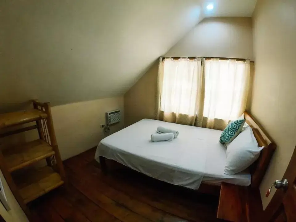 Standard Double Room with Shared Bathroom in Pescador View - Beachfront ,Extensions & nearby the Ocean Hostels & Restaurant Moalboal Standard Double Room with Shared Bathroom in Pescador View - Beachfront ,Extensions & nearby the Ocean Hostels & Restaurant Moalboal