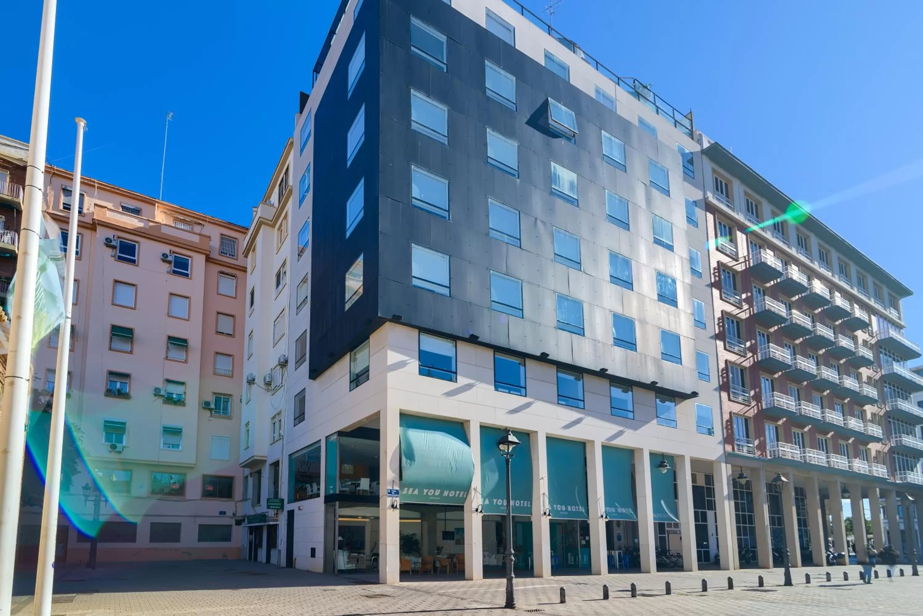 Facade/entrance in Sea You Hotel Port Valencia