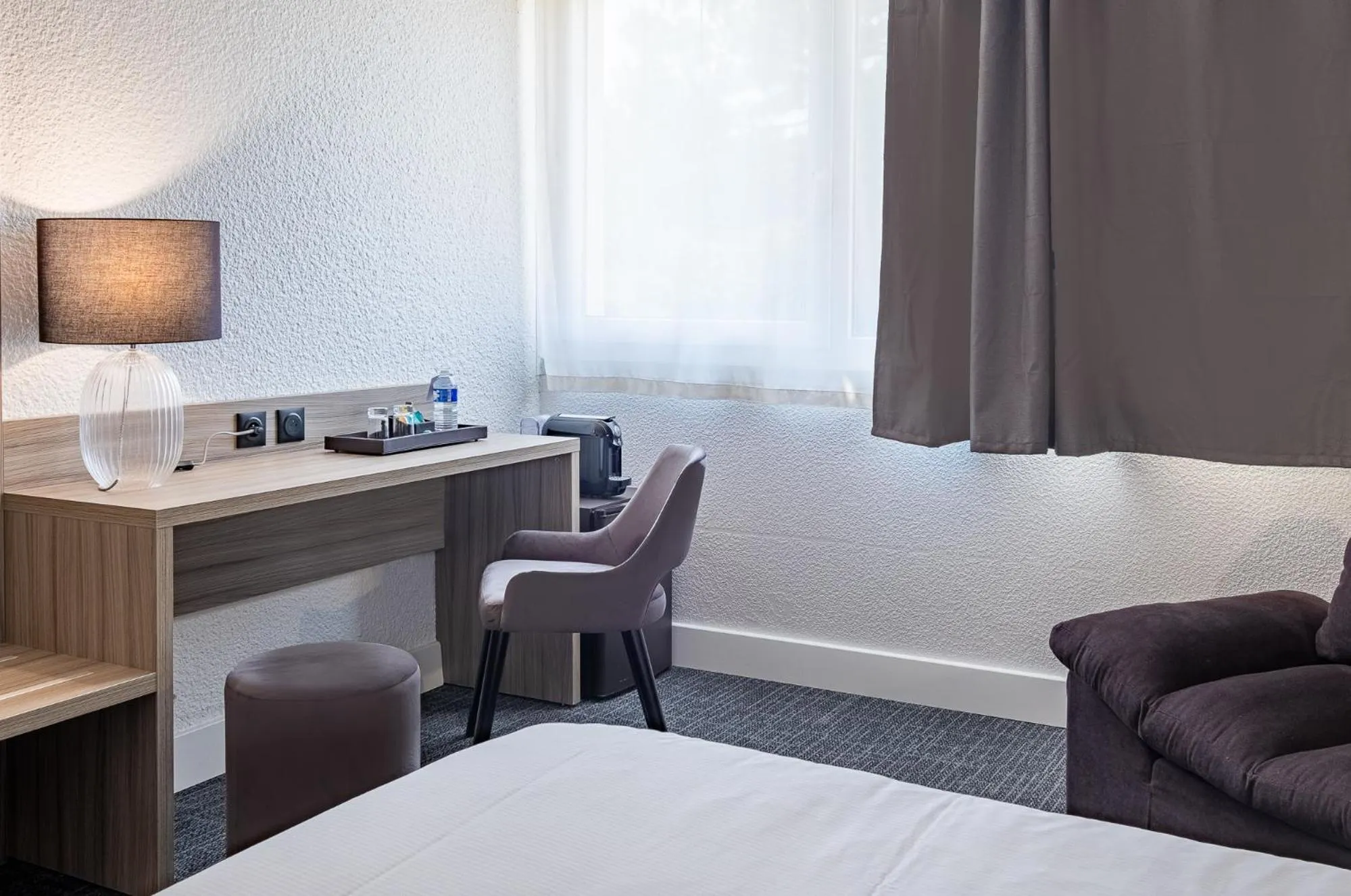 Coffee/tea facilities, Bed in Hôtel Akena Poitiers Nord Futuroscope