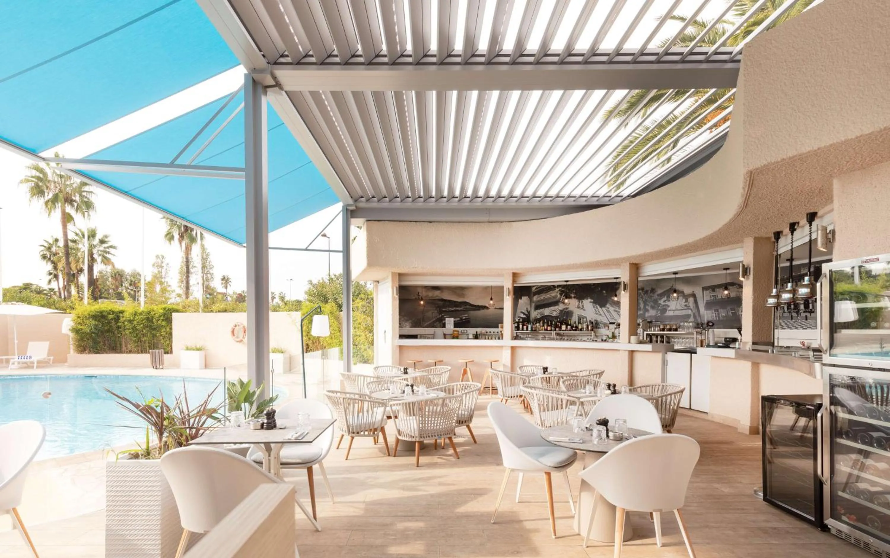 Restaurant/places to eat in Radisson Hotel Nice Airport