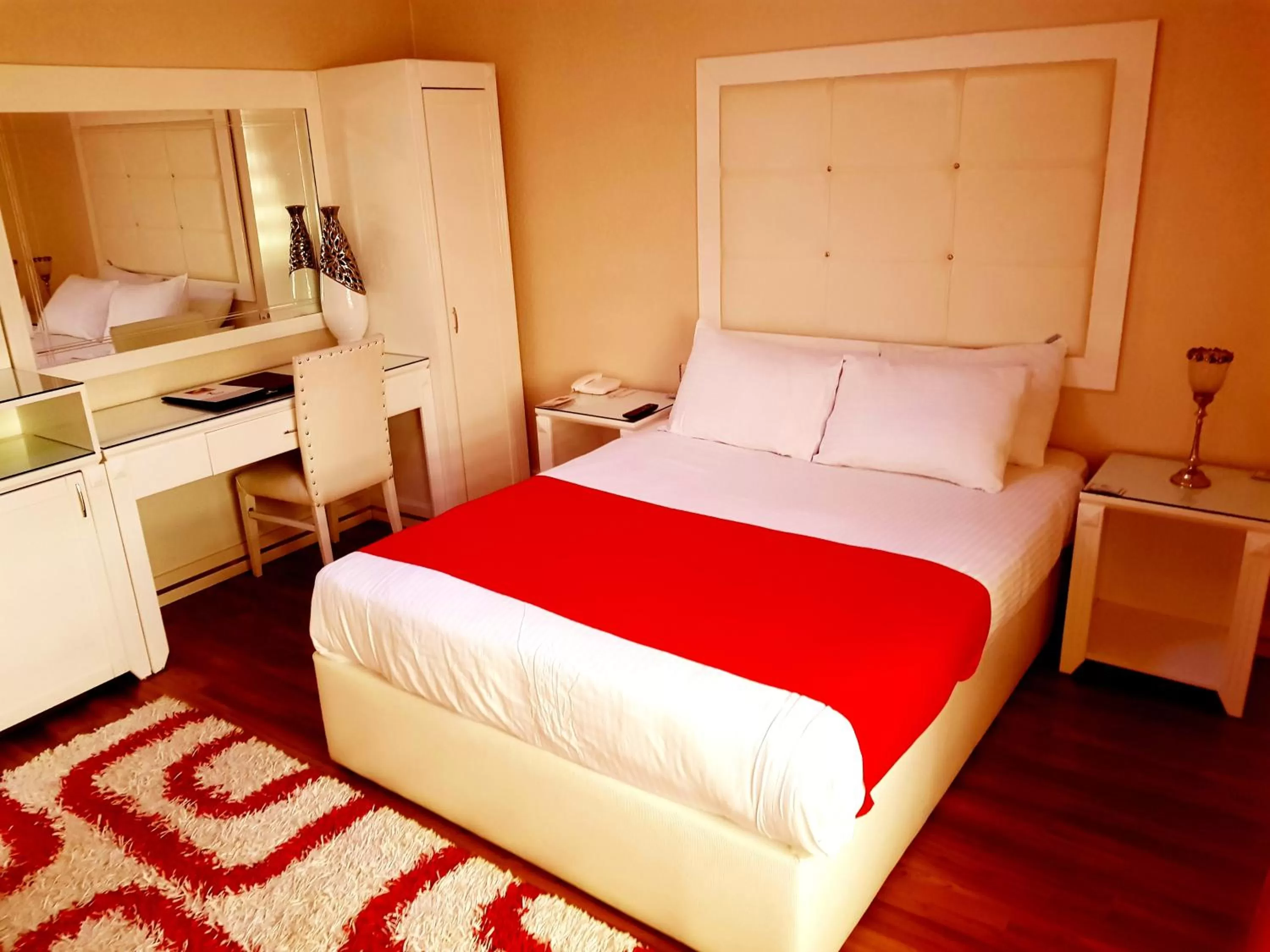 Photo of the whole room, Bed in Business Park Hotel