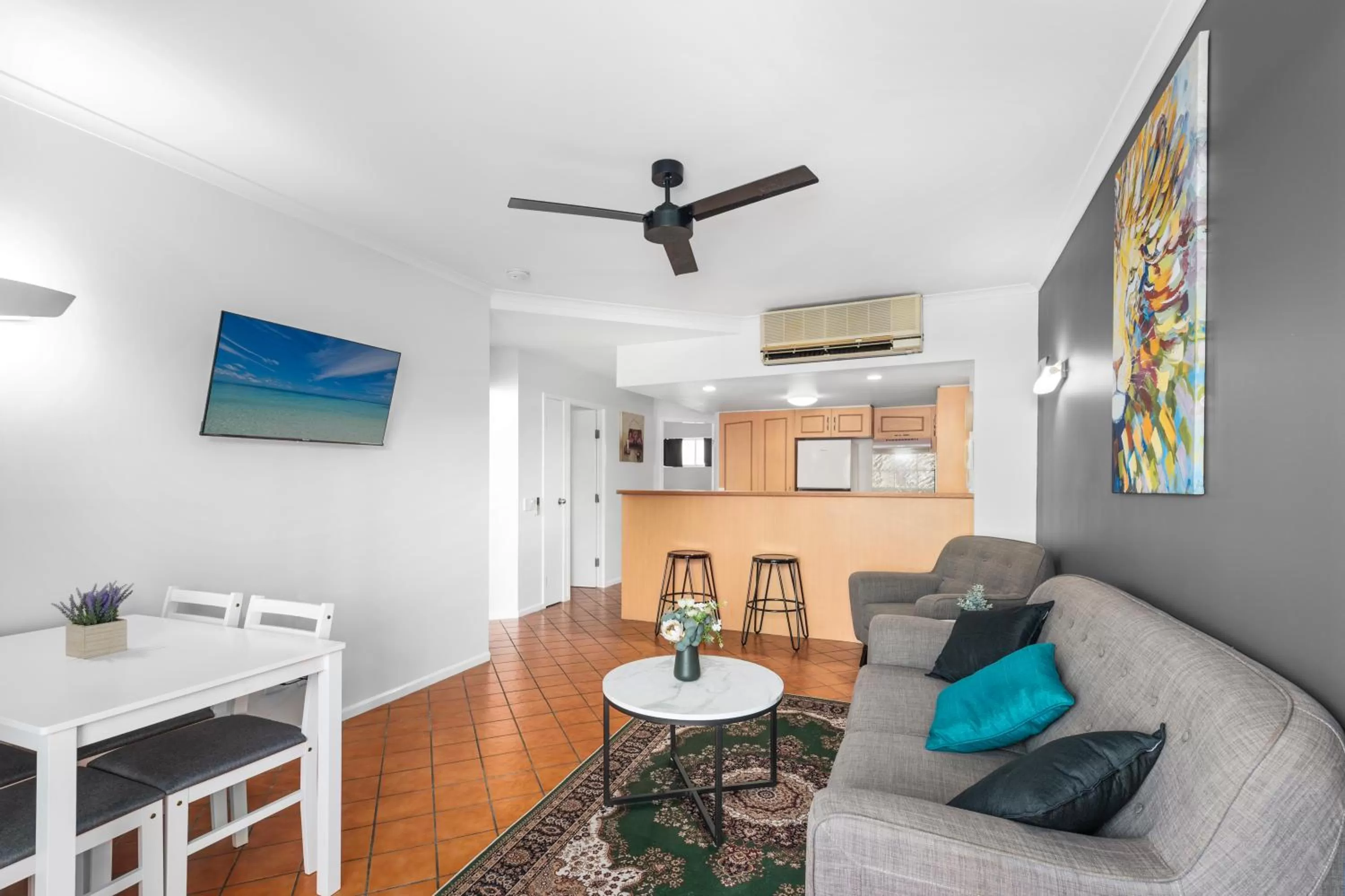 Living room in Villa Vaucluse Apartments