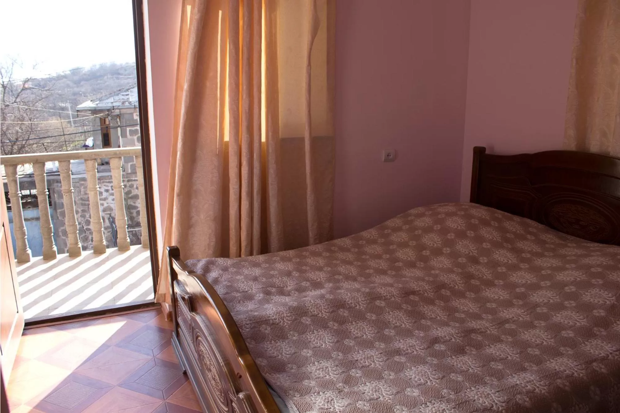 Balcony/Terrace, Bed in Tatev Shinuhayr Hotel'