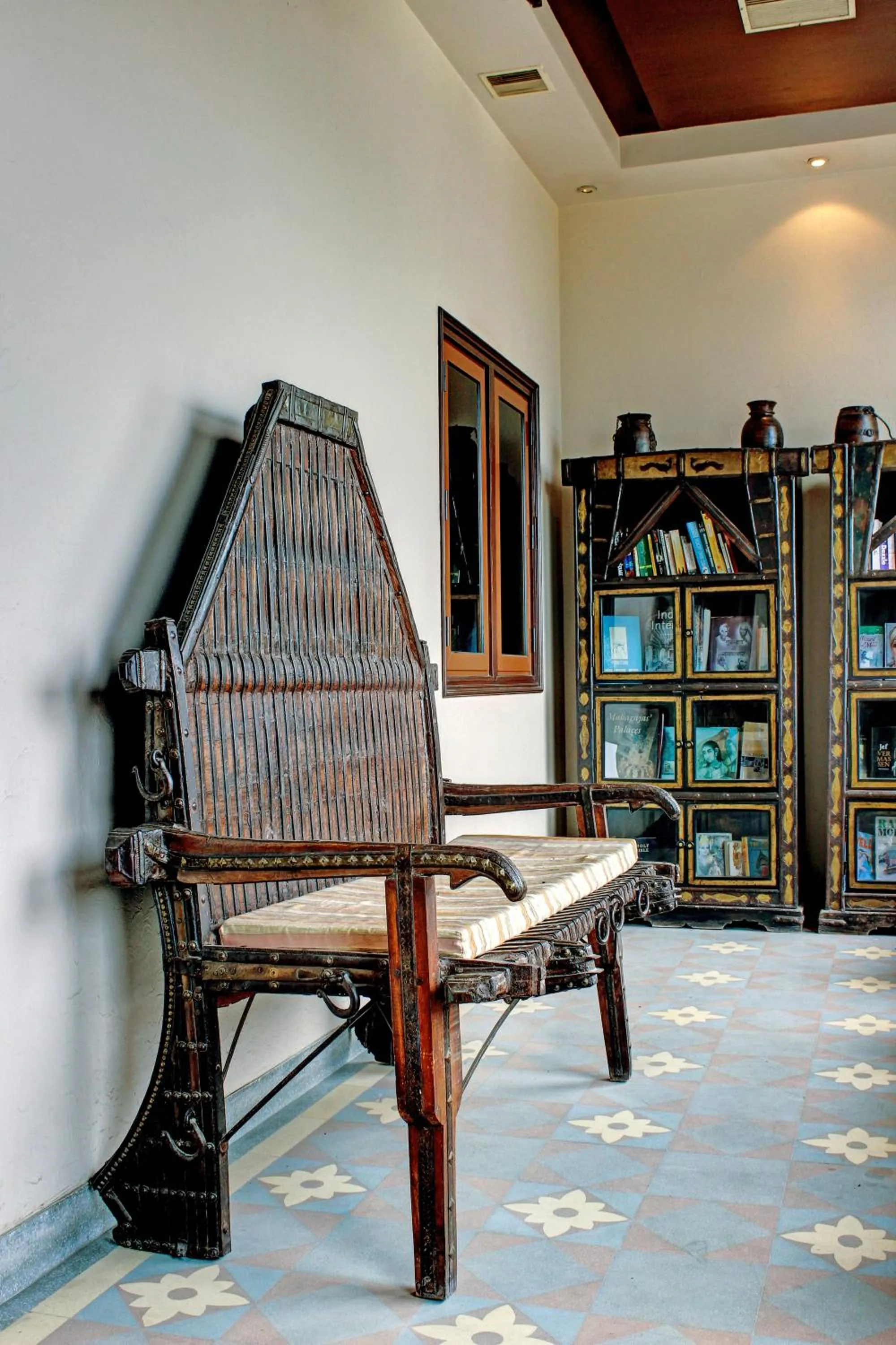 Library in Palace On Ganges - Heritage Hotel