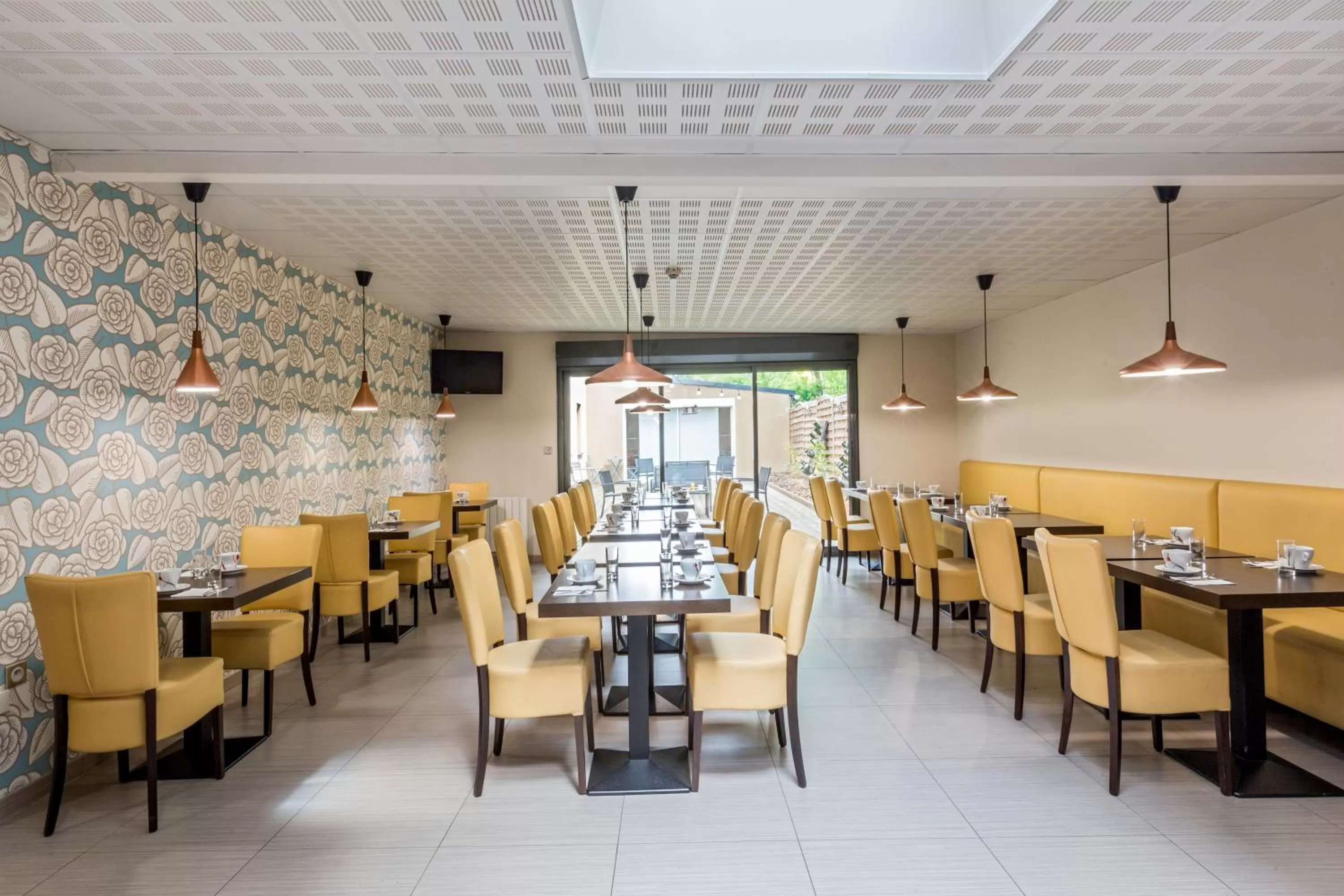 Restaurant/places to eat in Sure Hotel by Best Western Reims Nord