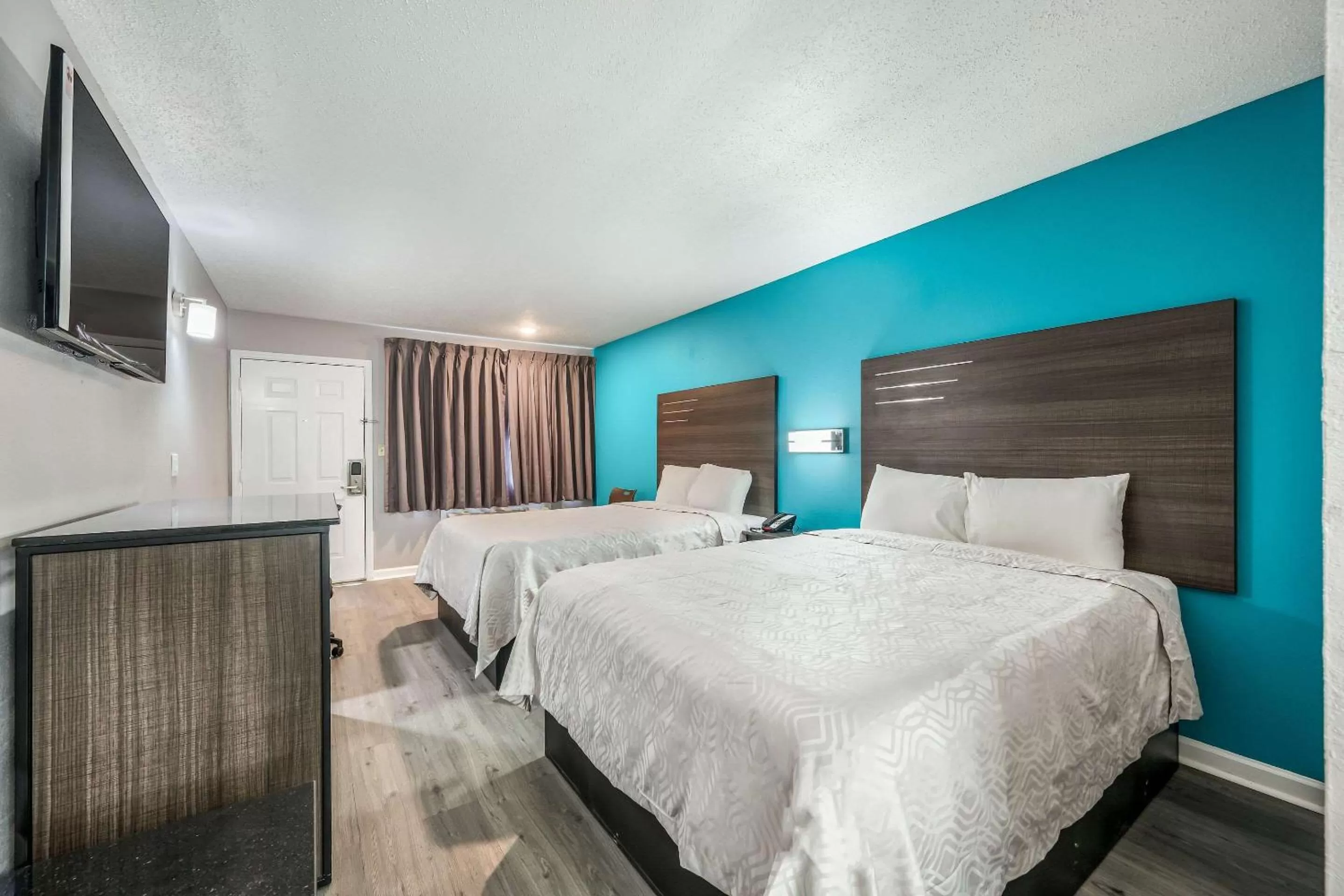 Photo of the whole room, Bed in Econo Lodge Russellville