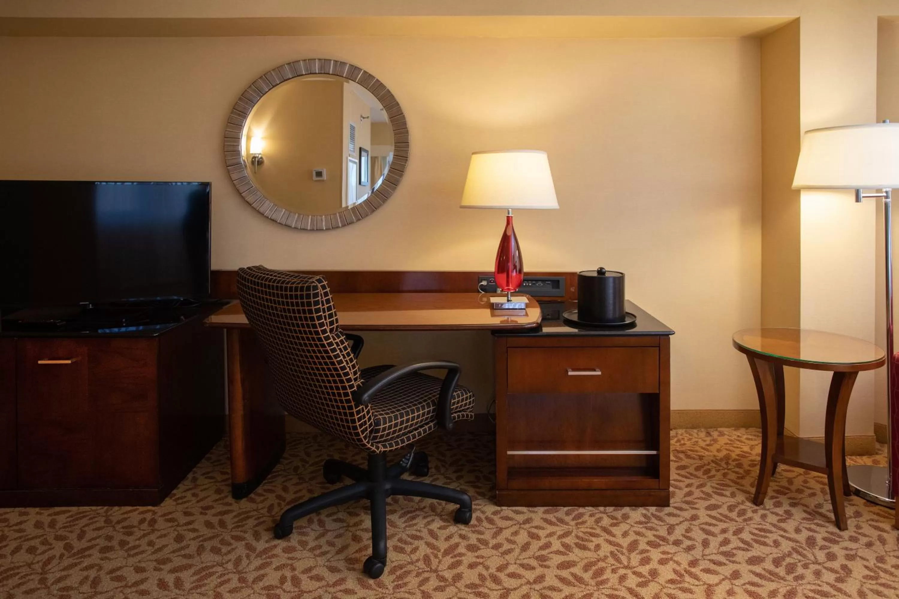 TV and multimedia in Jake's 58 Casino Hotel - Adults Only