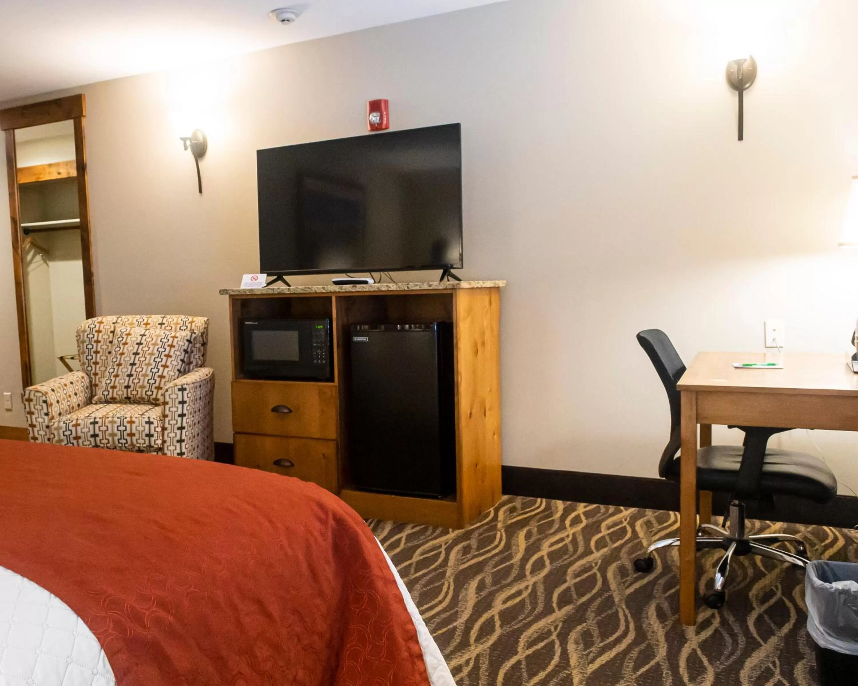 TV and multimedia, Bed in Sawtelle Mountain Resort