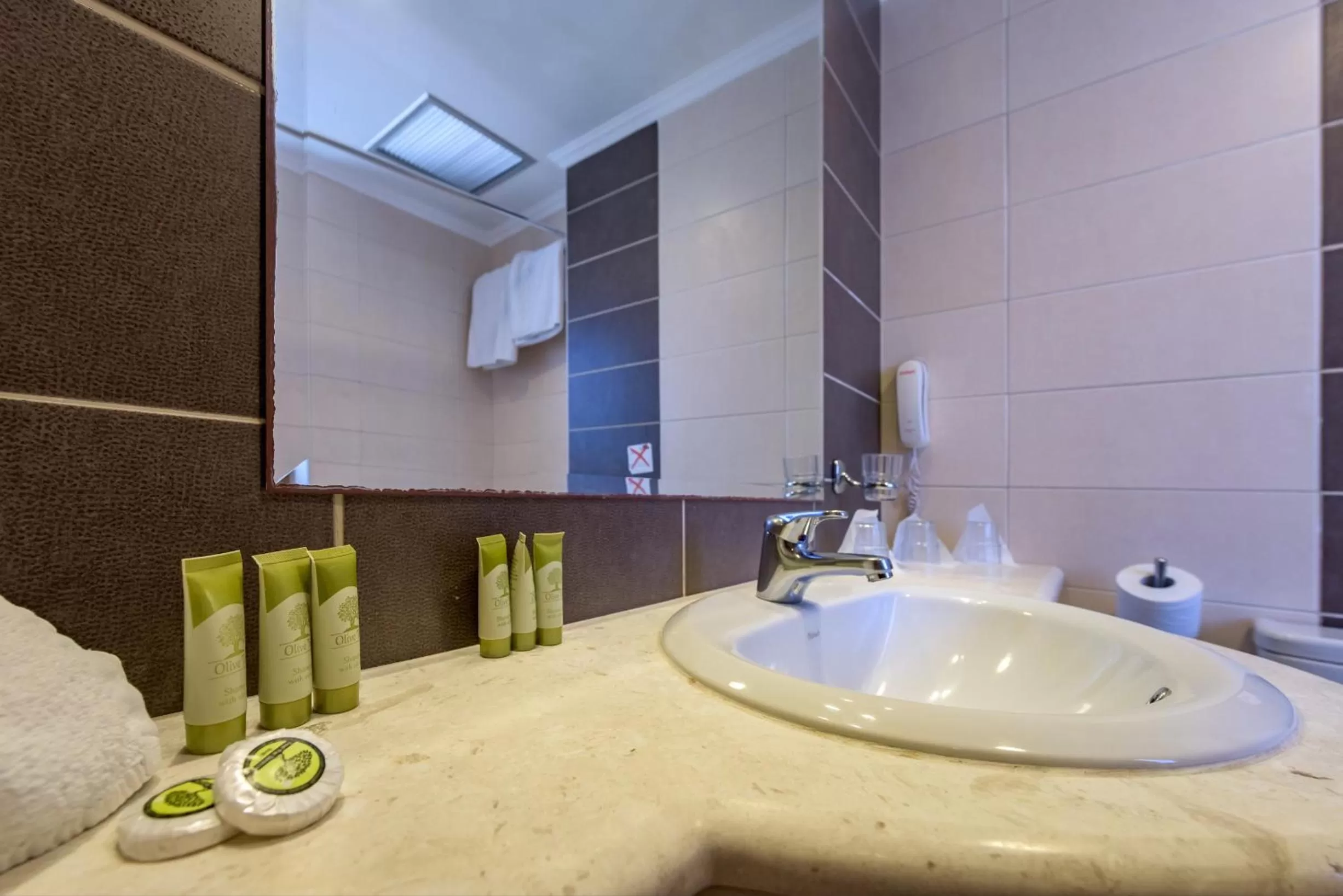 Bathroom in Manousos City Hotel