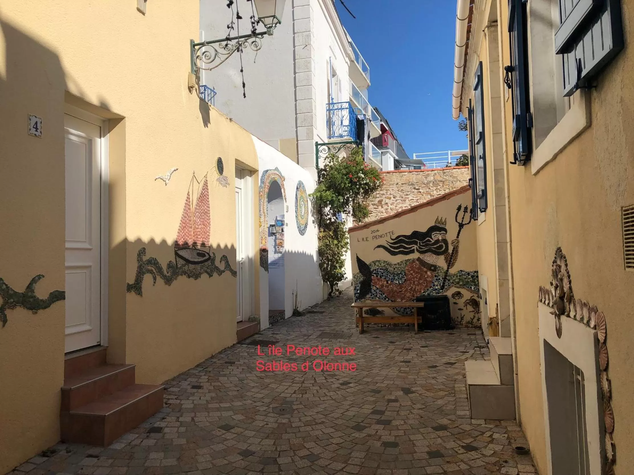 Property Building in L Atypique