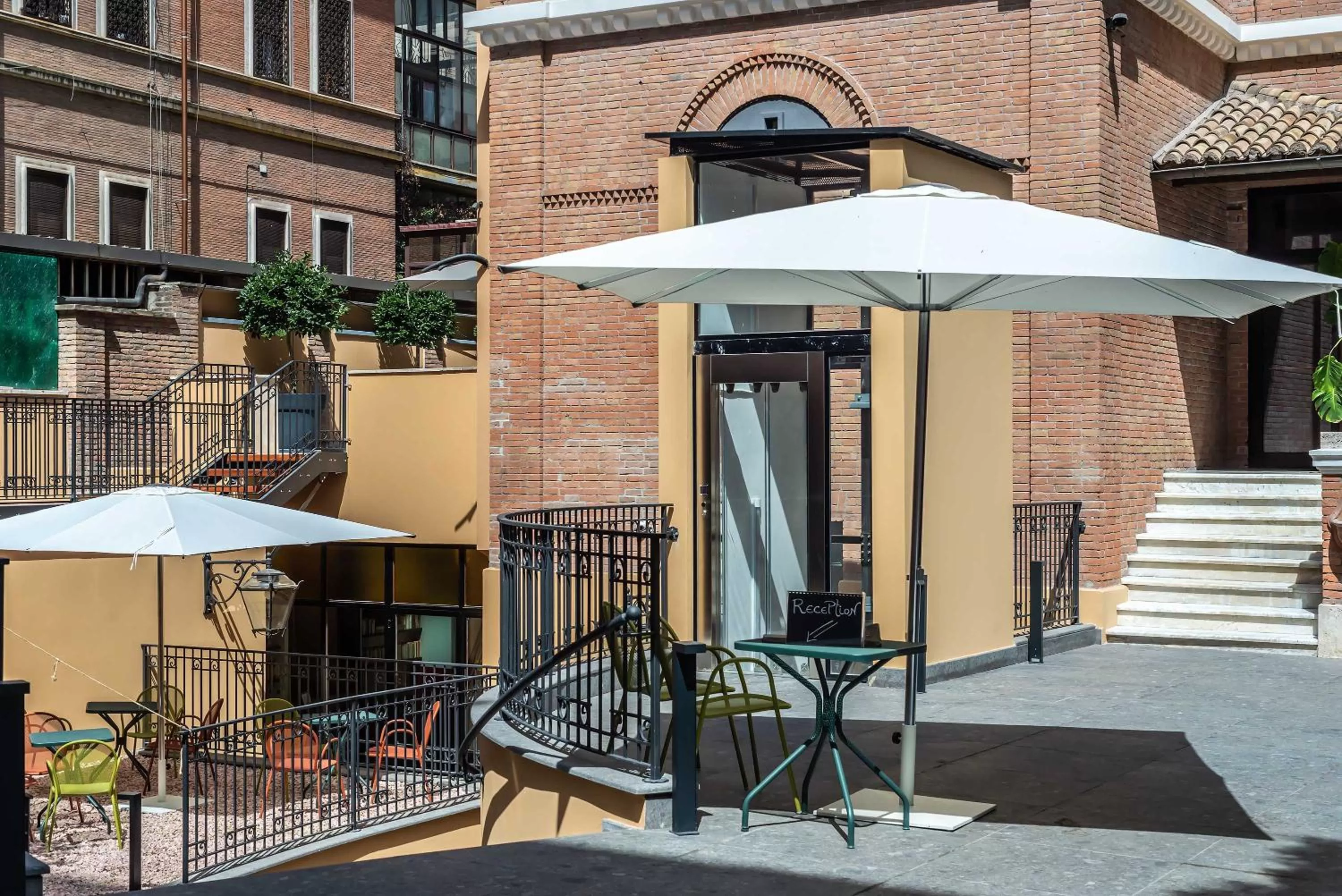 Property building in Albergo Etico Roma