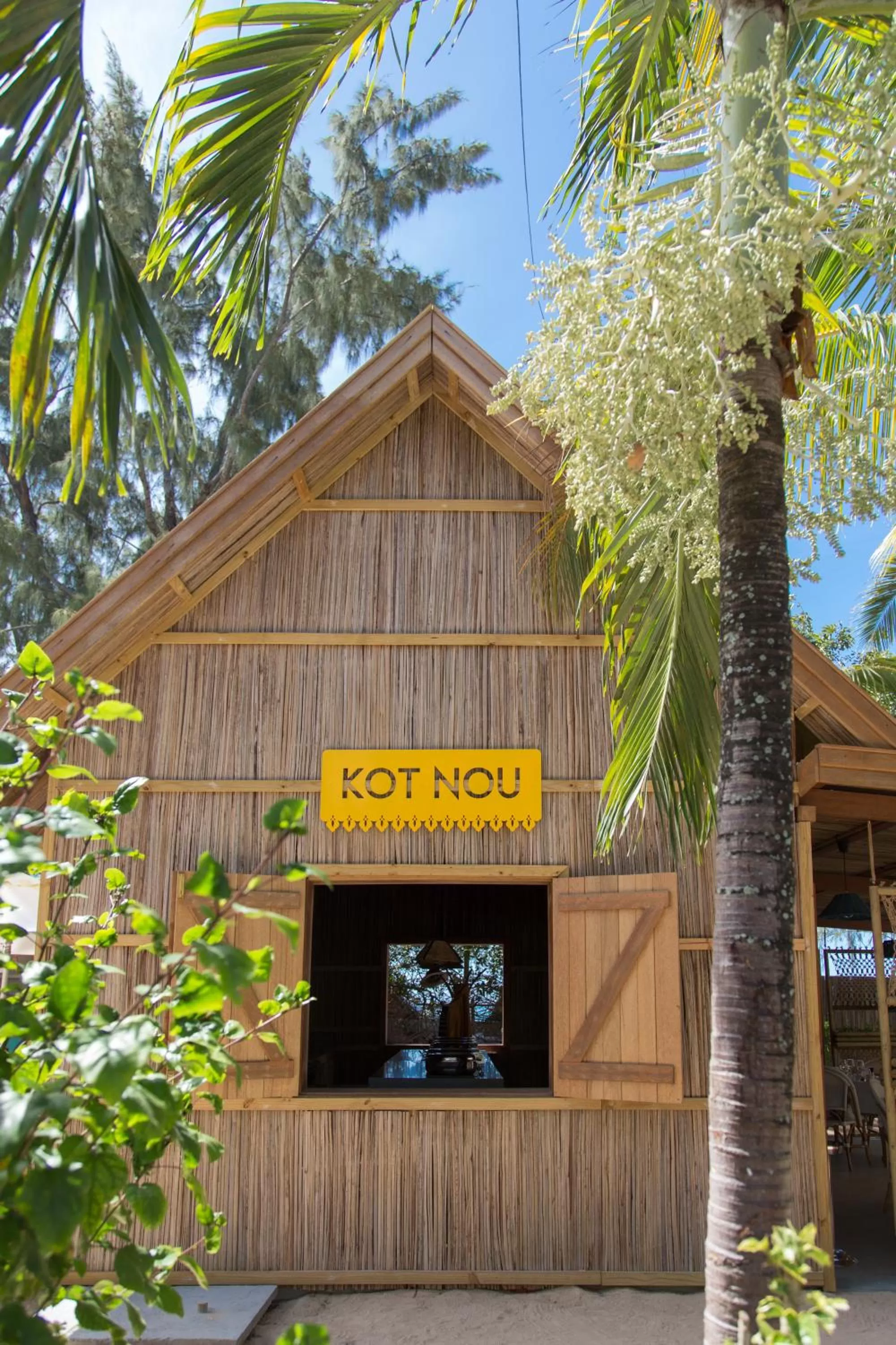 Restaurant/places to eat in Coin de Mire Attitude