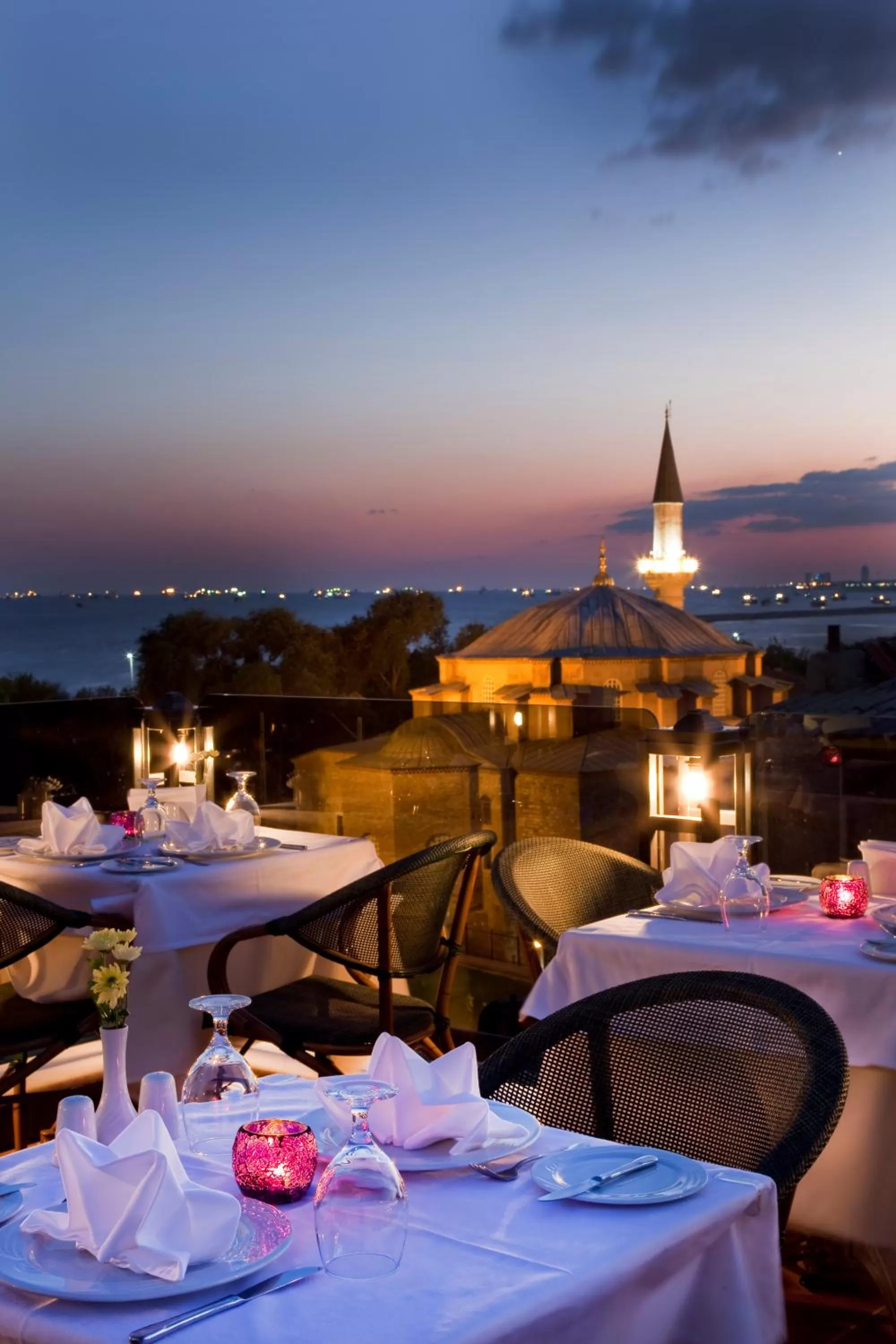 Restaurant/places to eat in GLK PREMIER The Home Suites & Spa