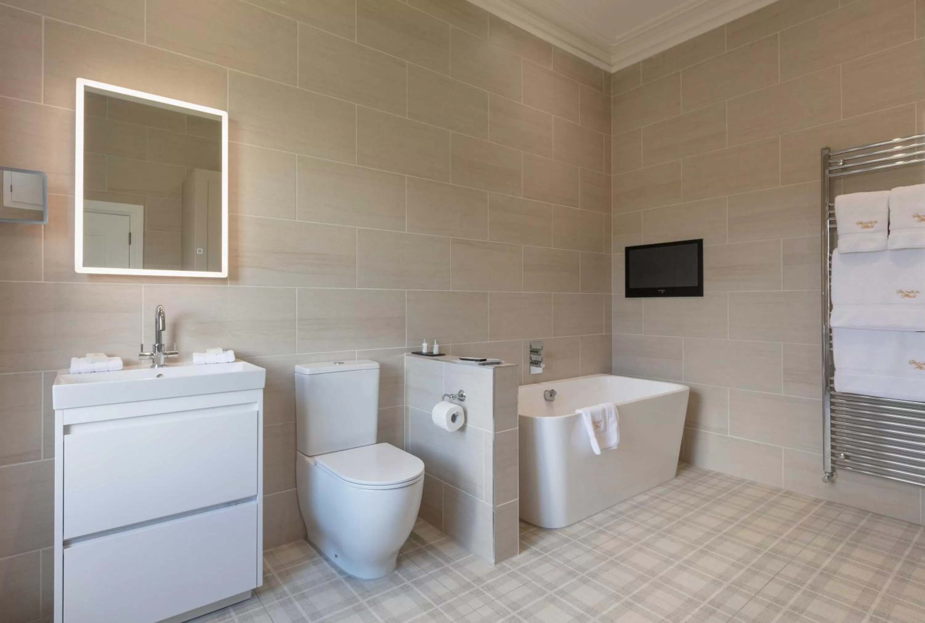 Bathroom in Farlam Hall Hotel & Restaurant