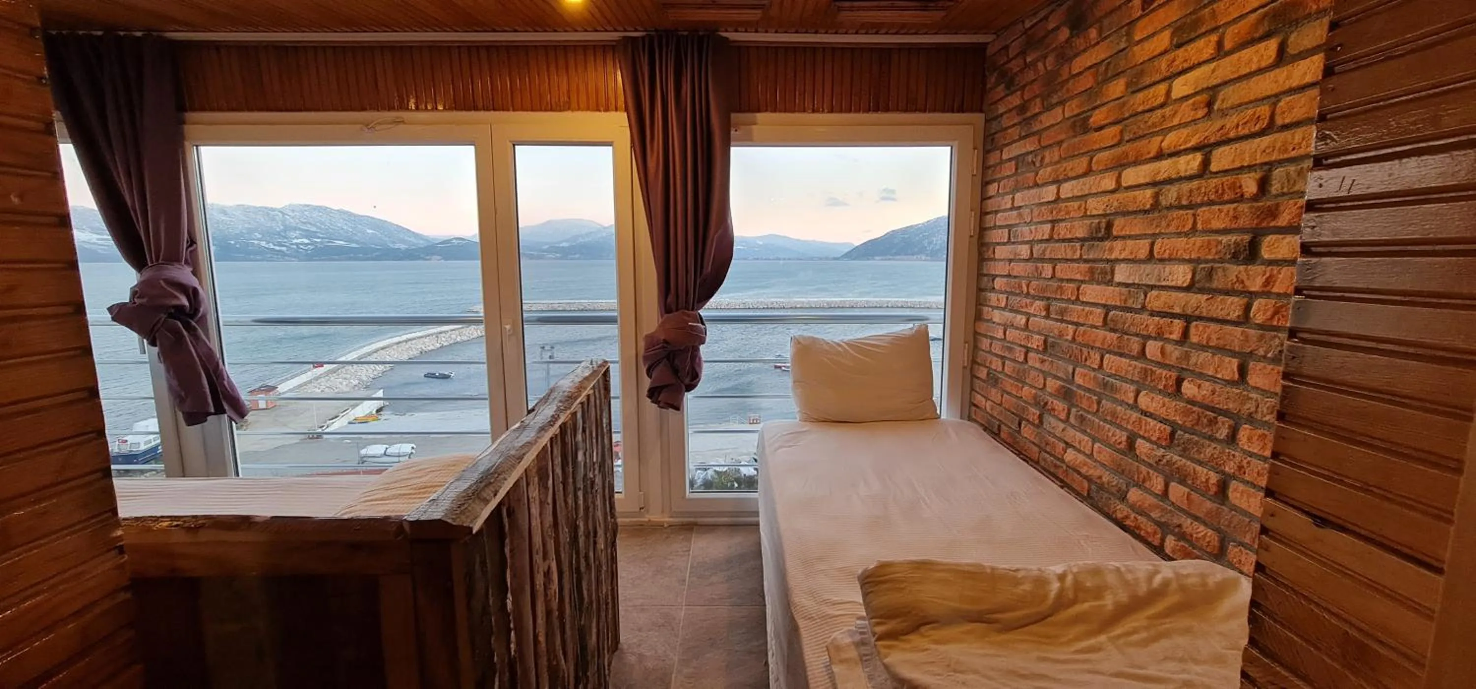 Lake view, Bed in Lale Pension