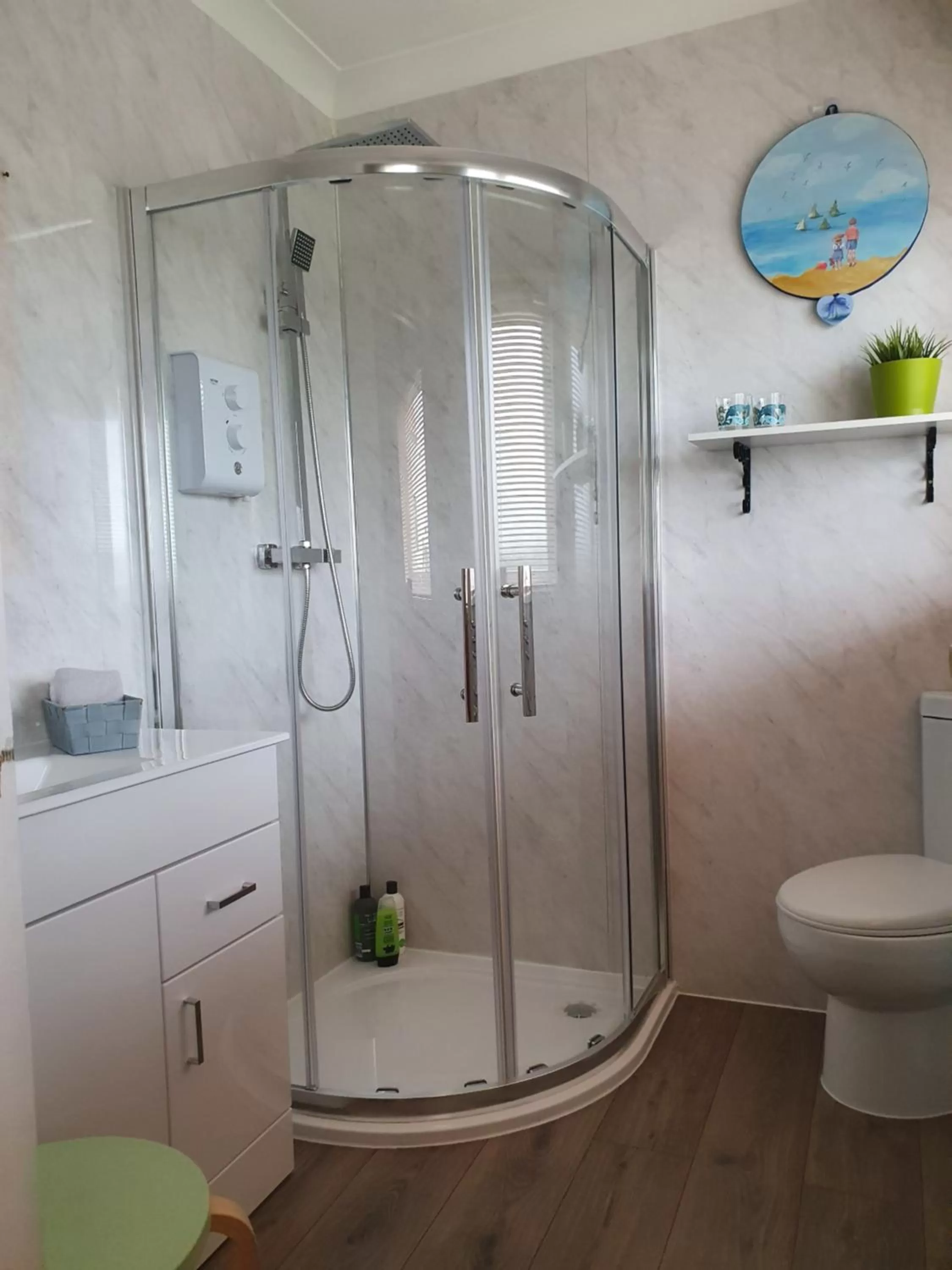 Shower, Bathroom in Maple Cottage B&B