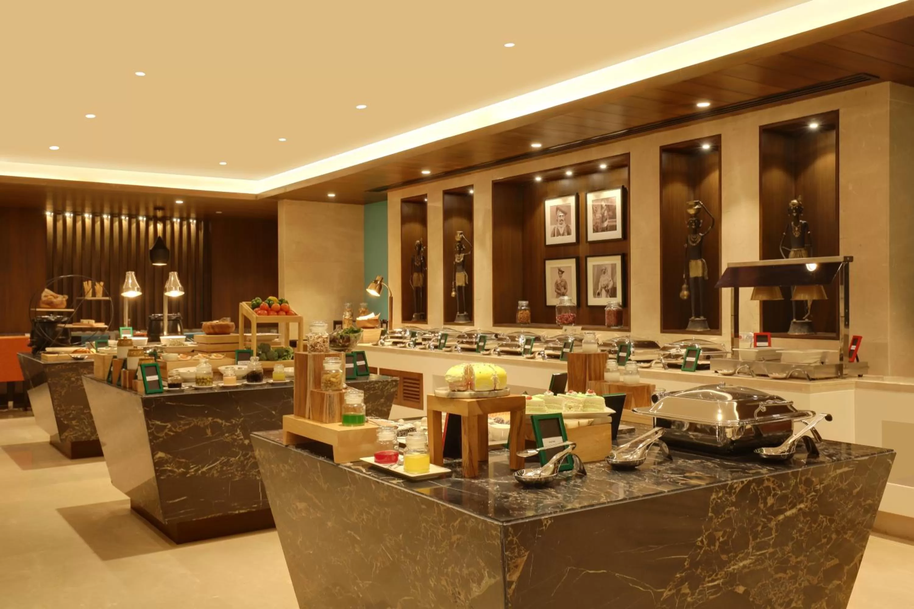 Restaurant/places to eat in Lemon Tree Hotel, Jhansi