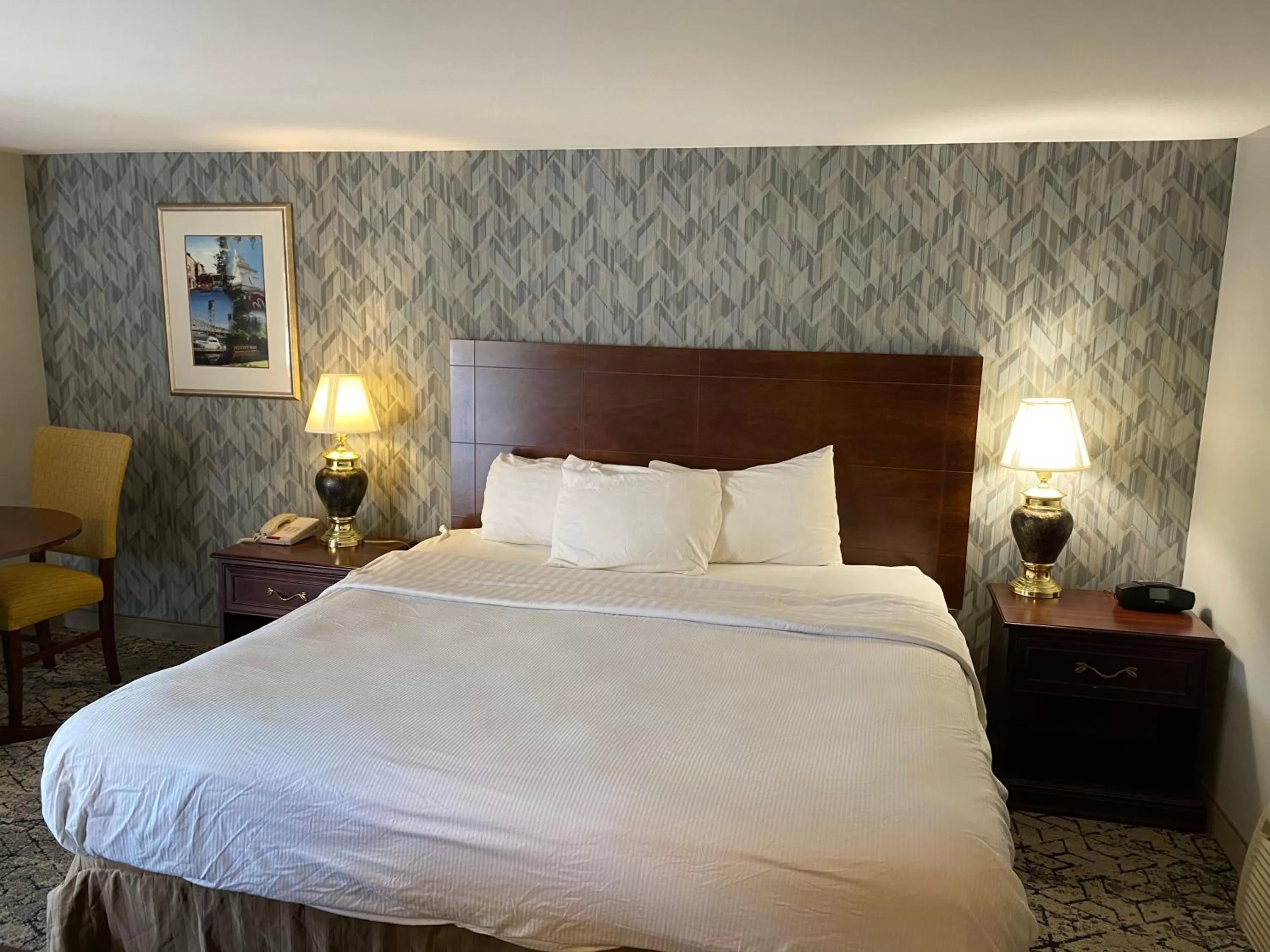 King Room with Bath Tub - Mobility Accessible/Non-Smoking in Woodwards White Mountain Resort BW Signature Collection