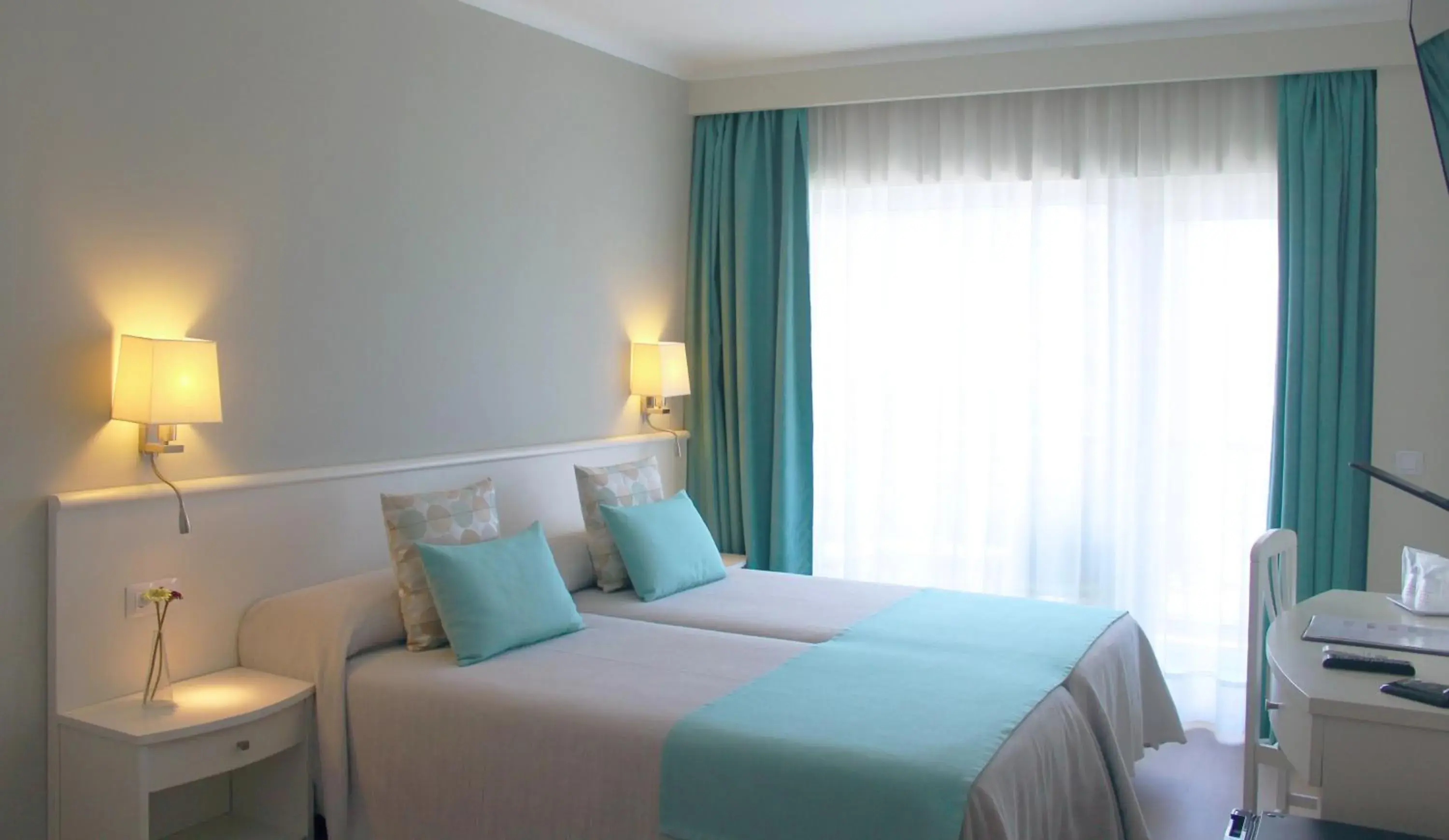 Standard Twin Room in Hotel Creta Paguera Standard Twin Room in Hotel Creta Paguera