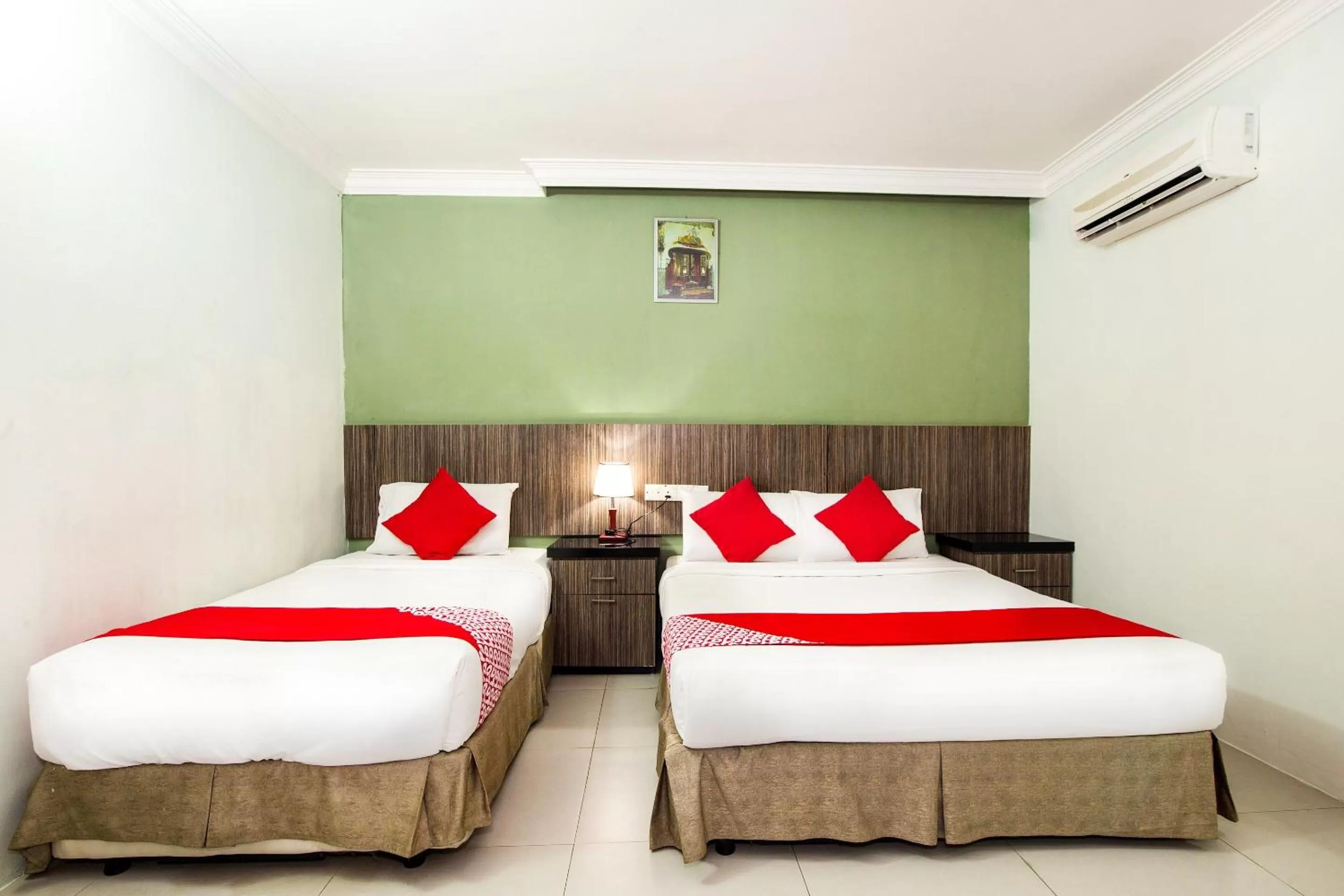 Bedroom, Bed in Crystal City Hotel