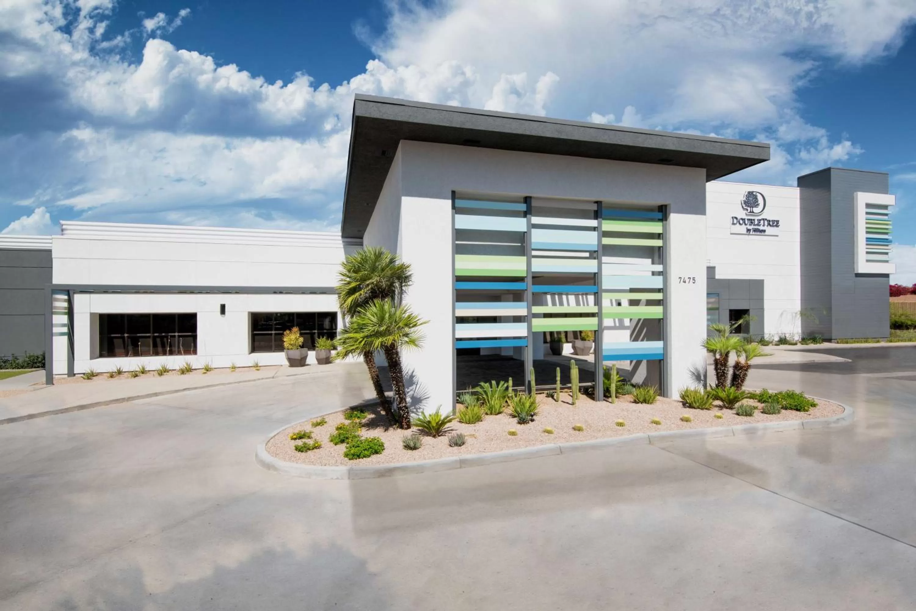 Property building in DoubleTree by Hilton Chandler Phoenix, AZ
