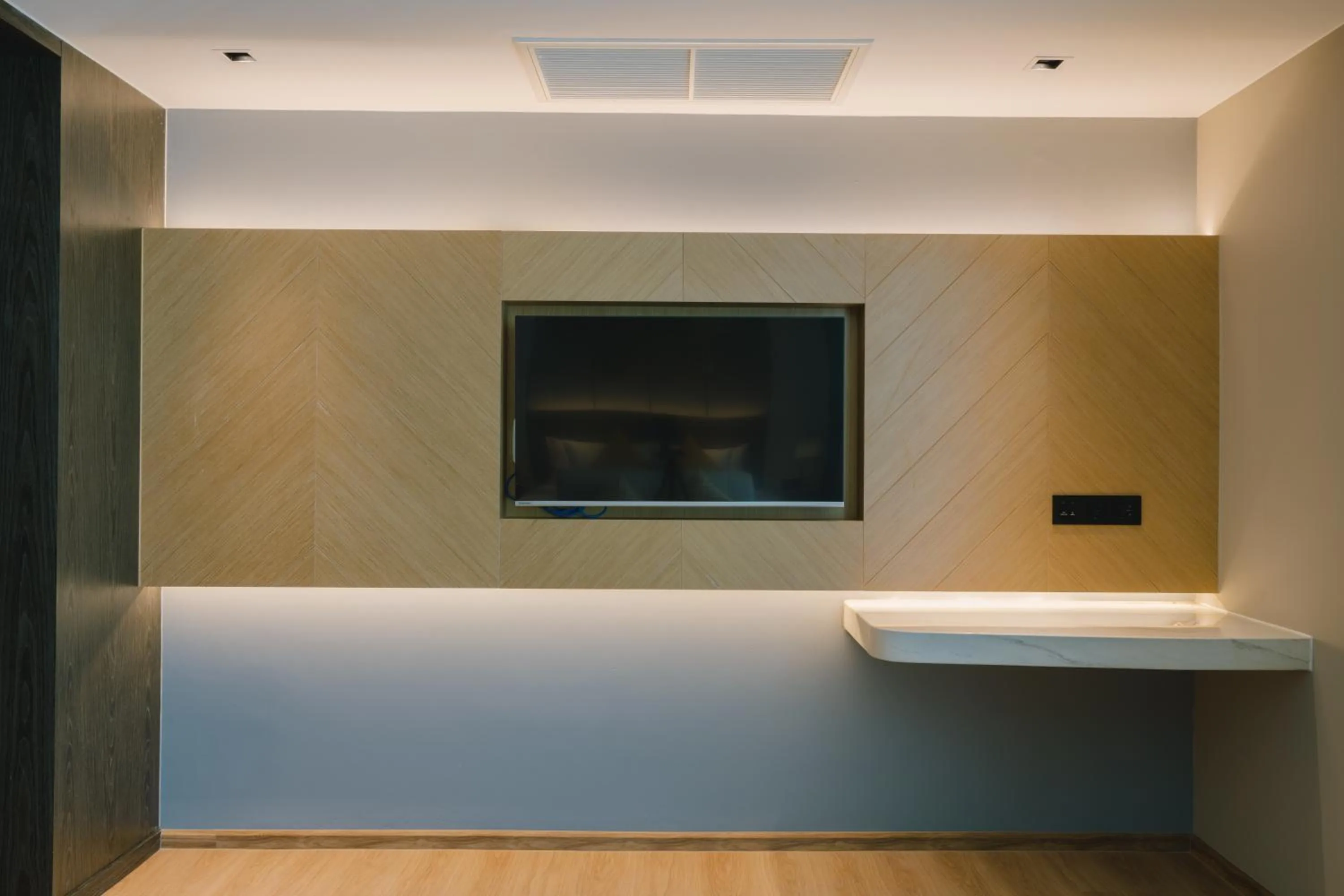 TV and multimedia in Wyndham La Vita Rawai Phuket