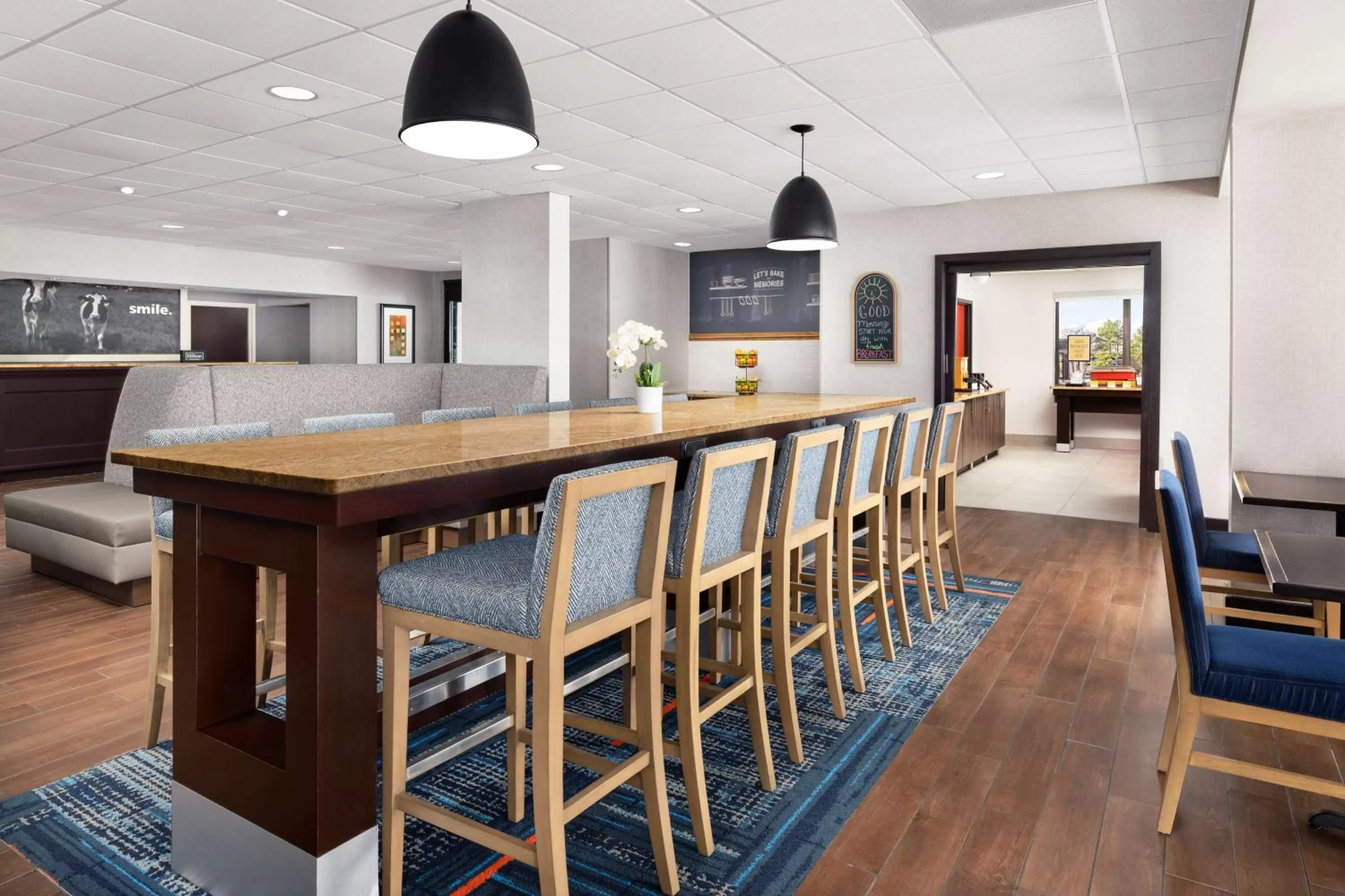 Breakfast in Hampton Inn Memphis-Walnut Grove/Baptist East