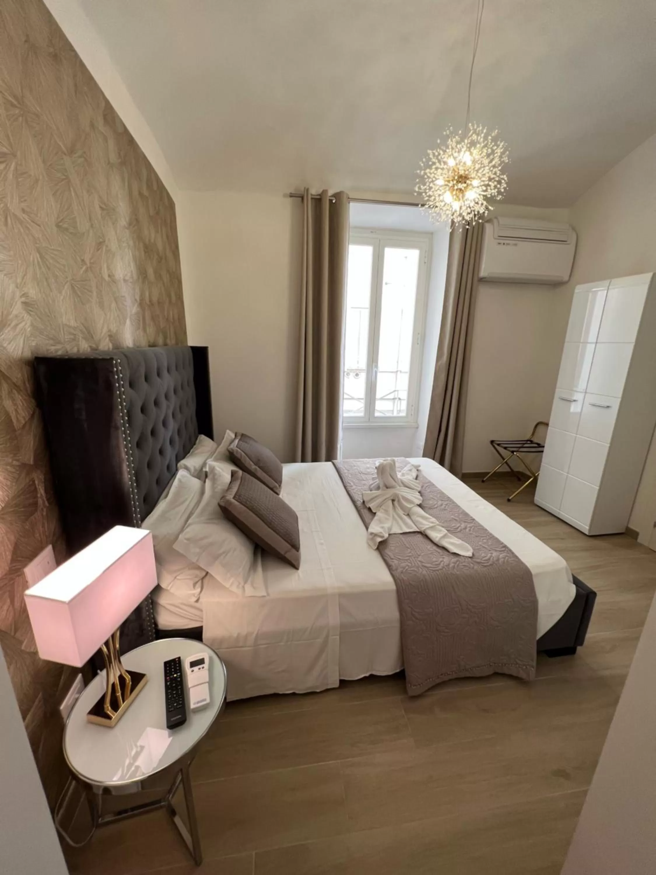 Staff, Bed in Relais Roma Vaticano - METRO station Ottaviano