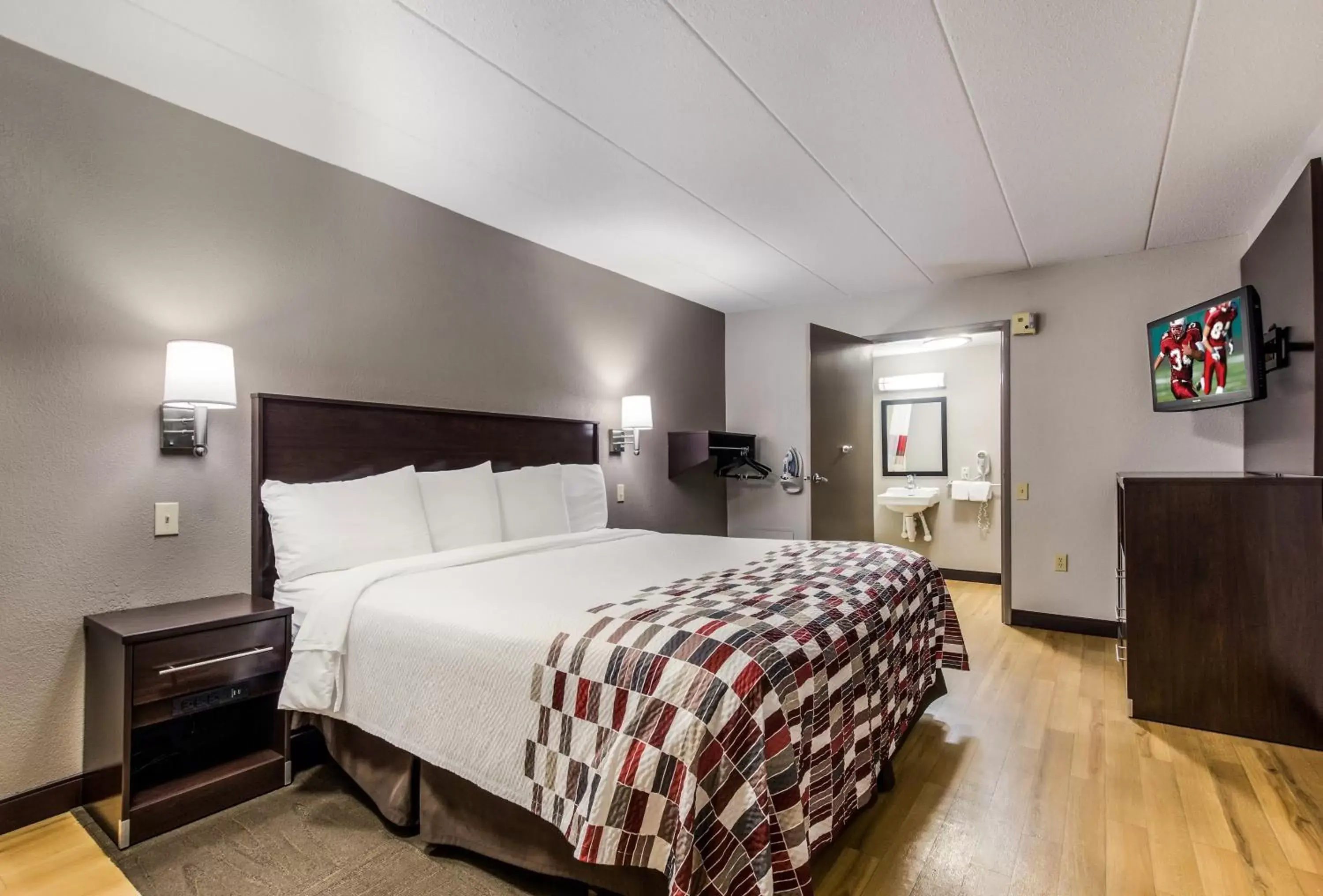 Superior King Room Disability Access Smoke Free in Red Roof Inn Lexington Superior King Room Disability Access Smoke Free in Red Roof Inn Lexington