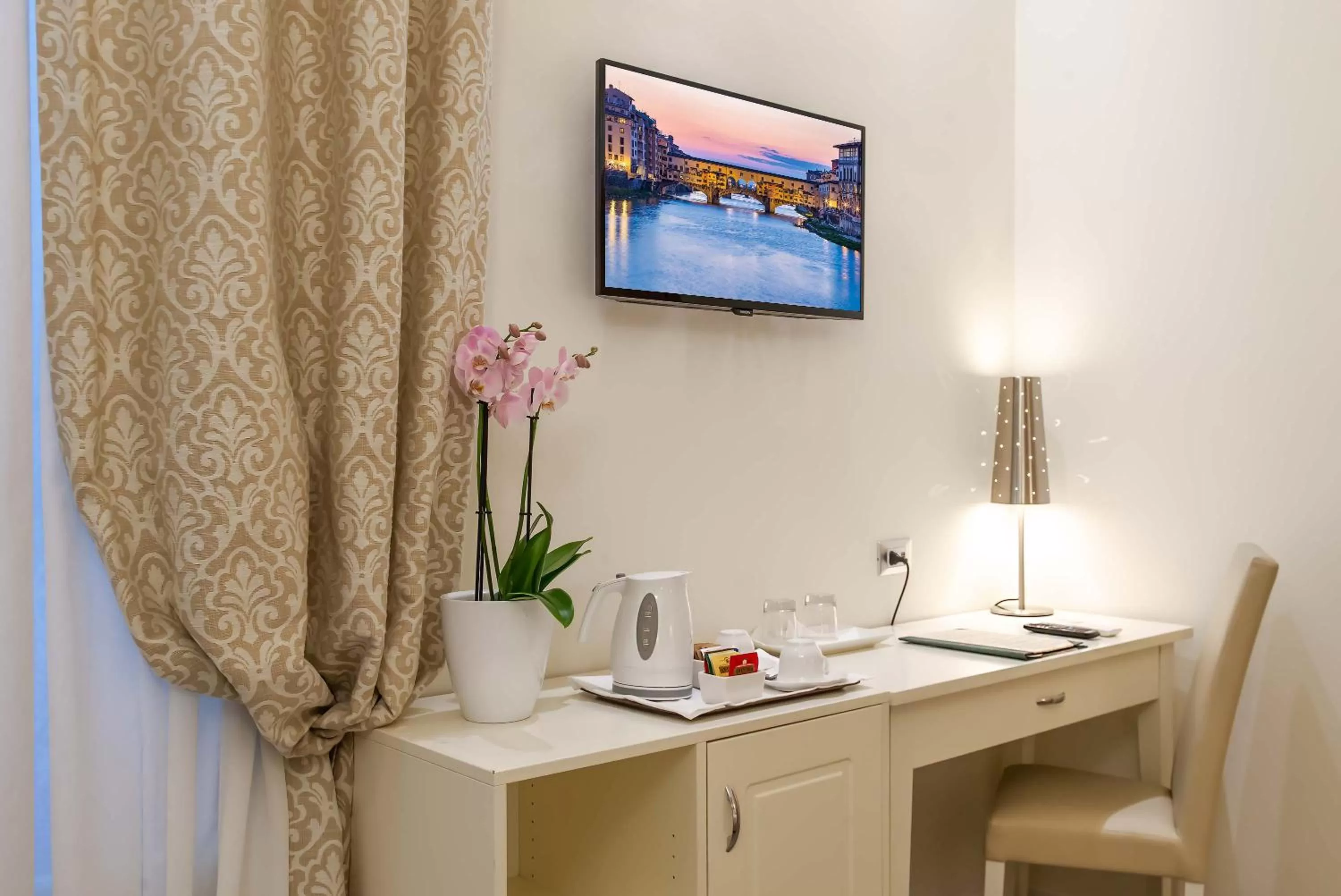 Coffee/tea facilities in Hotel Accademia