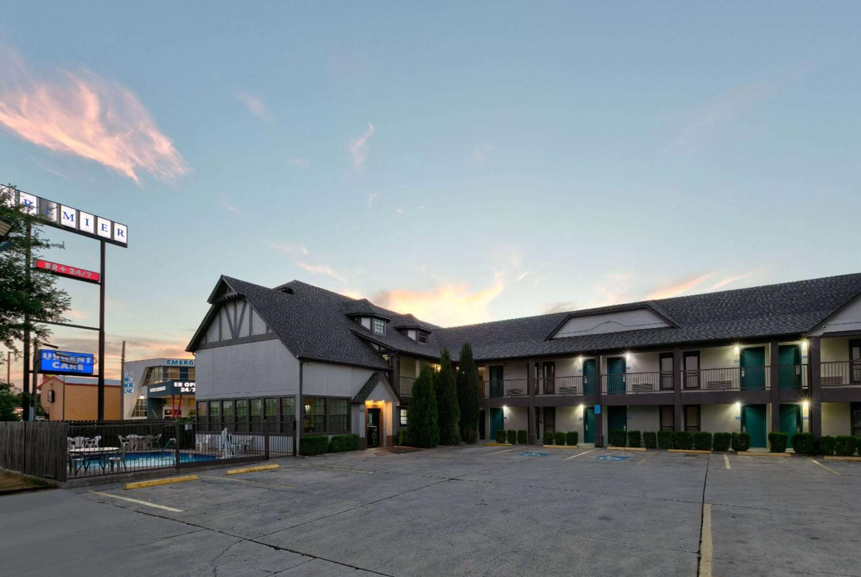 Property building in Howard Johnson by Wyndham San Marcos