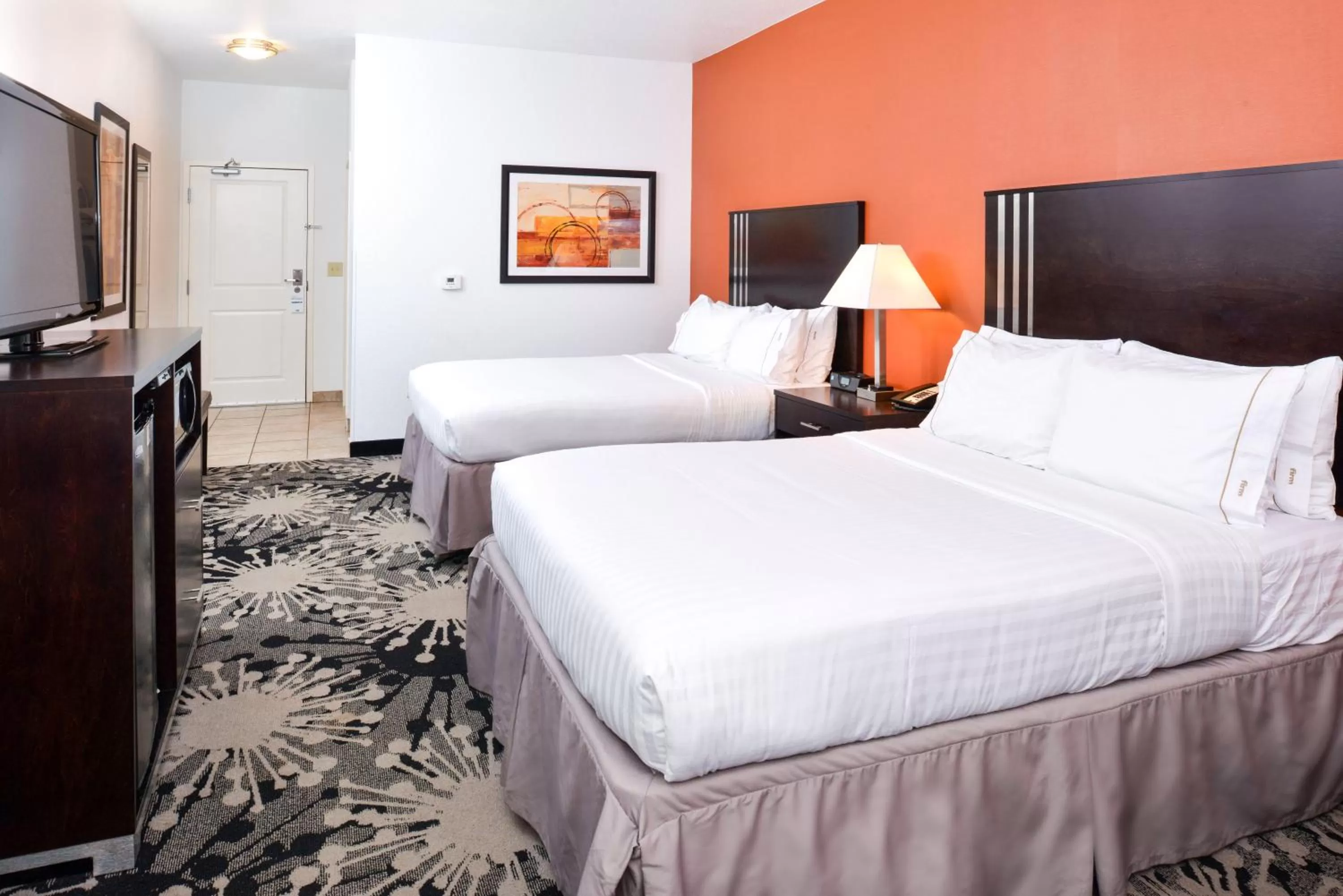 Photo of the whole room, Bed in Holiday Inn Express & Suites Greenfield by IHG