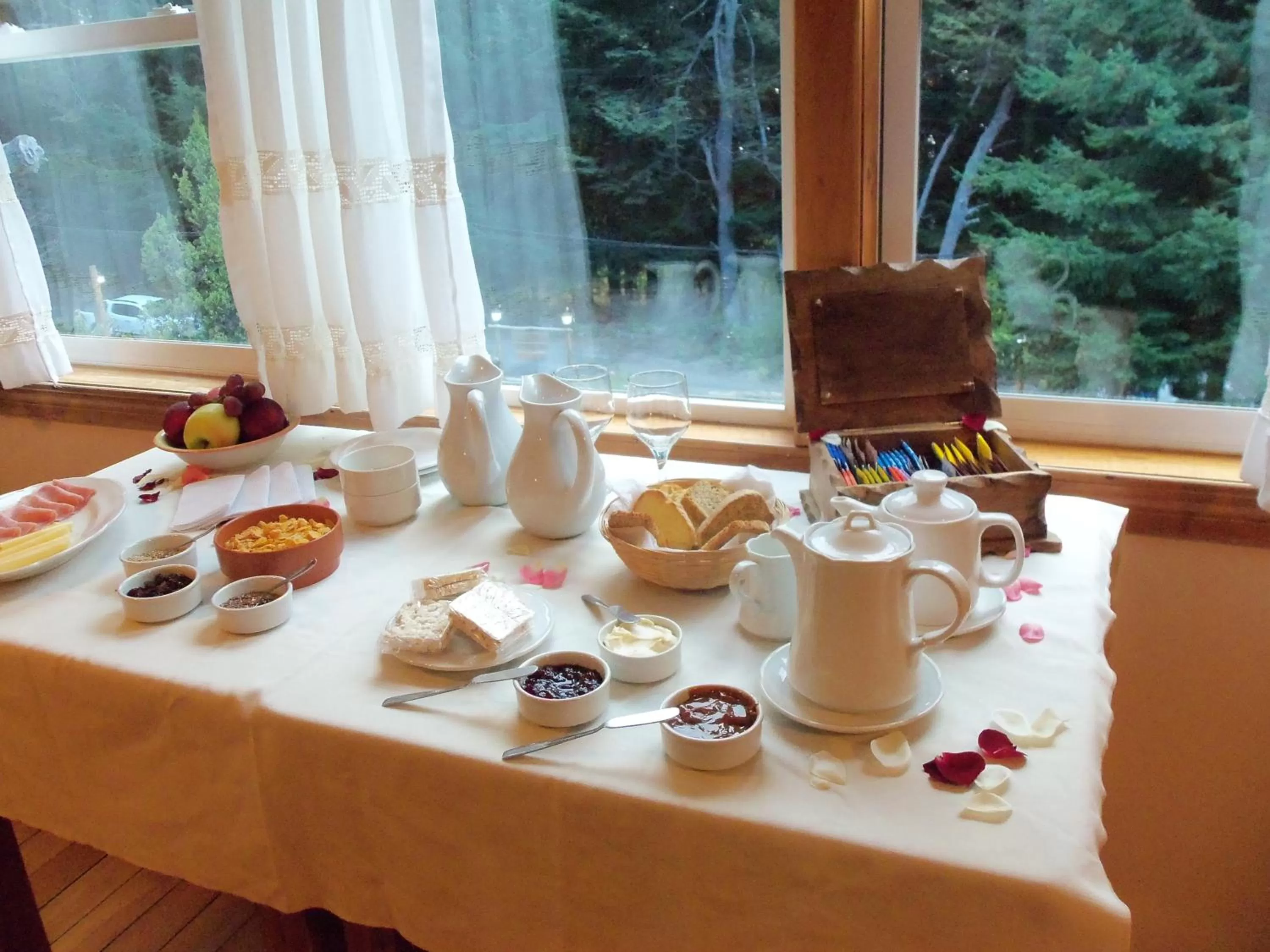 Coffee/tea facilities in Hosteria Lekun Lekun