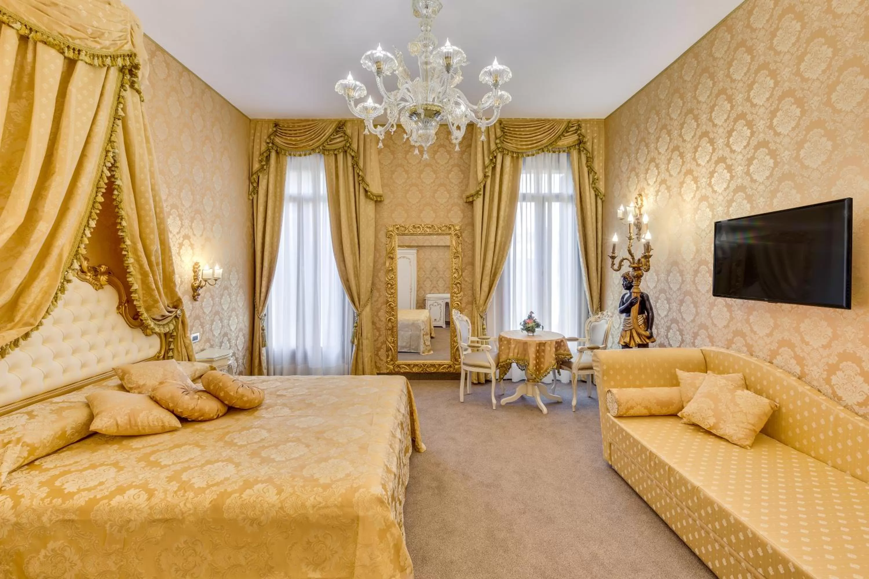 Photo of the whole room, Bed in Residenza Veneziana