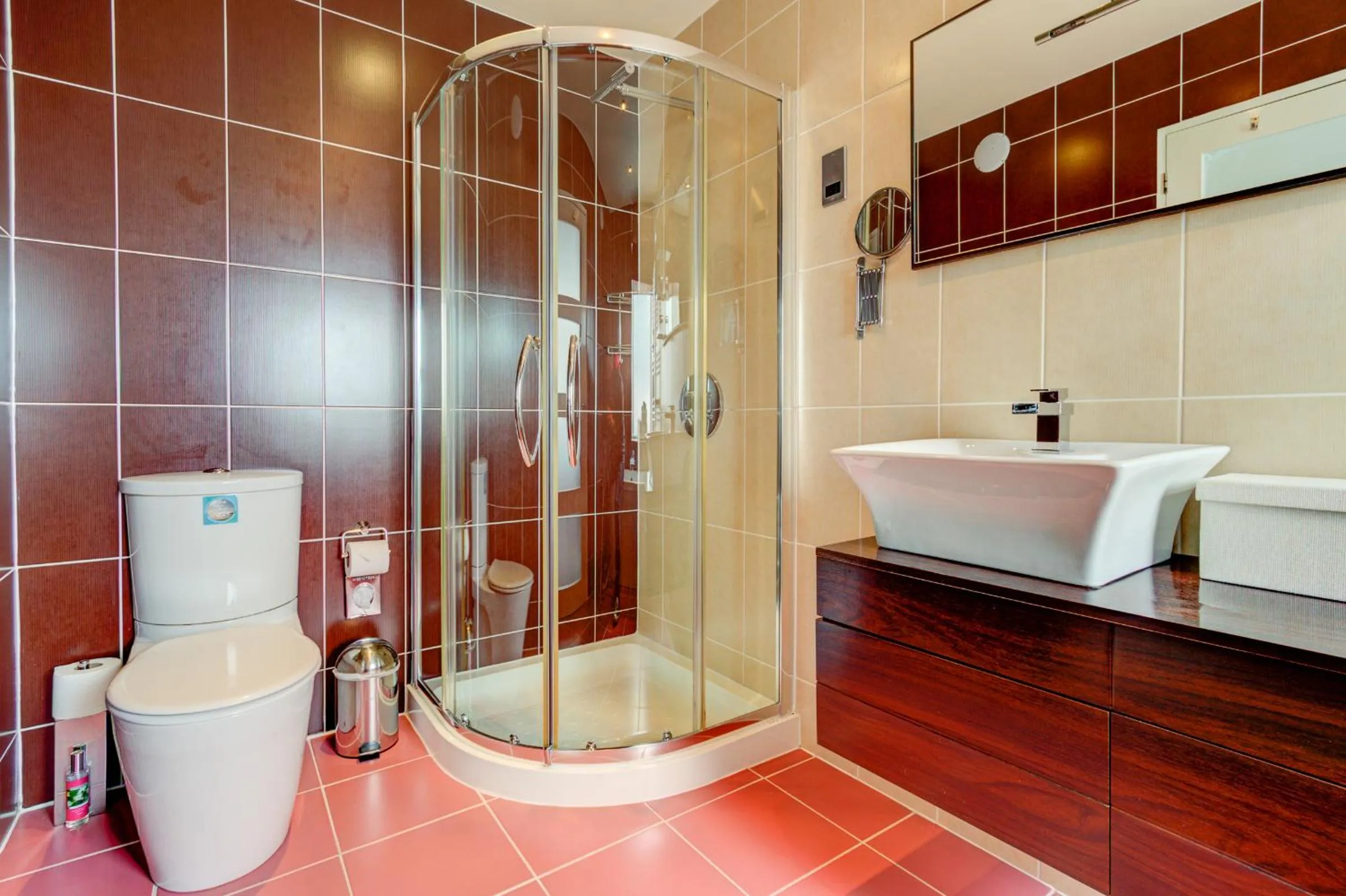 Shower in Number One South Beach