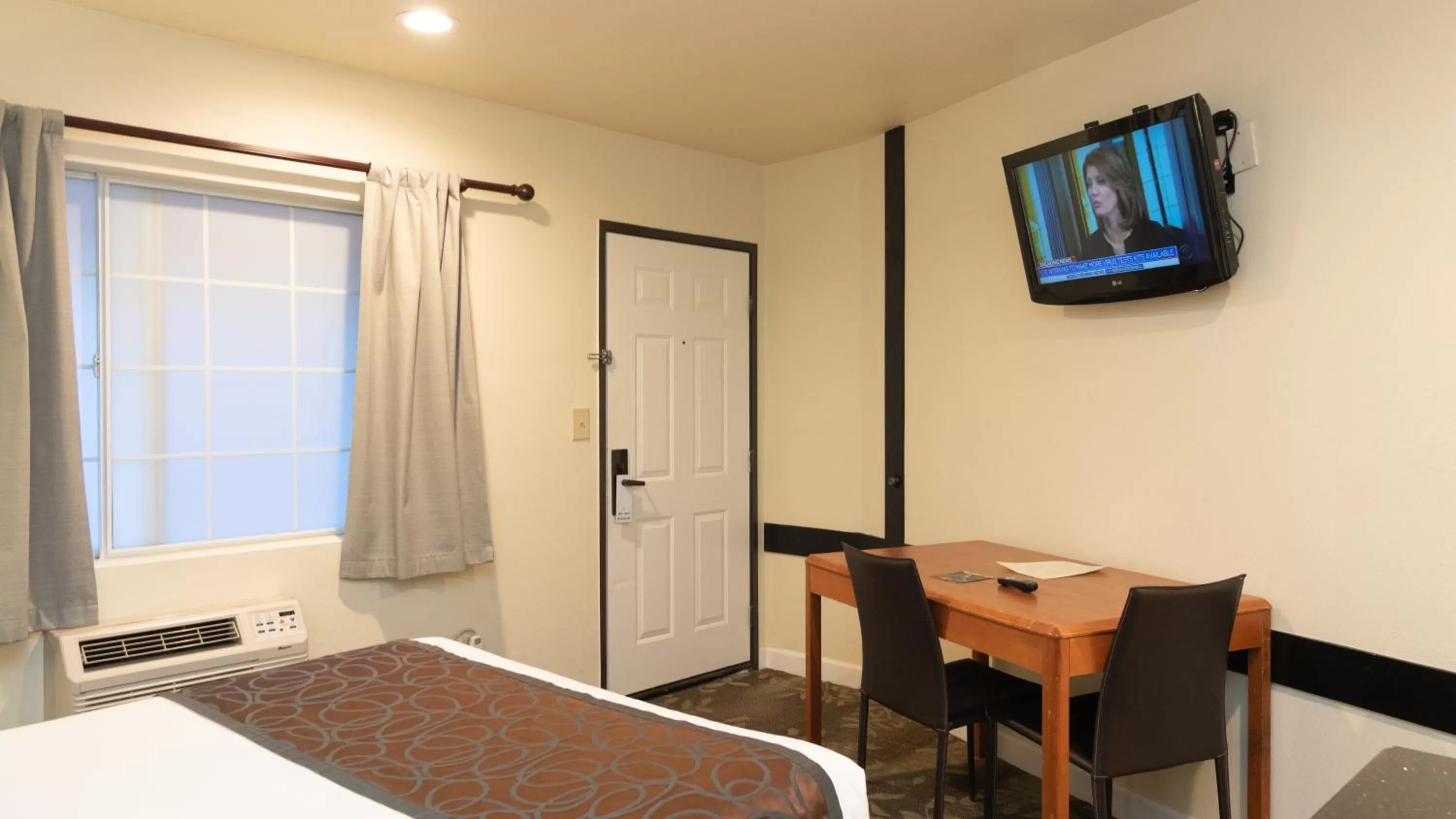 TV and multimedia, Bed in Americas Best Value Inn Rancho Palos Verdes