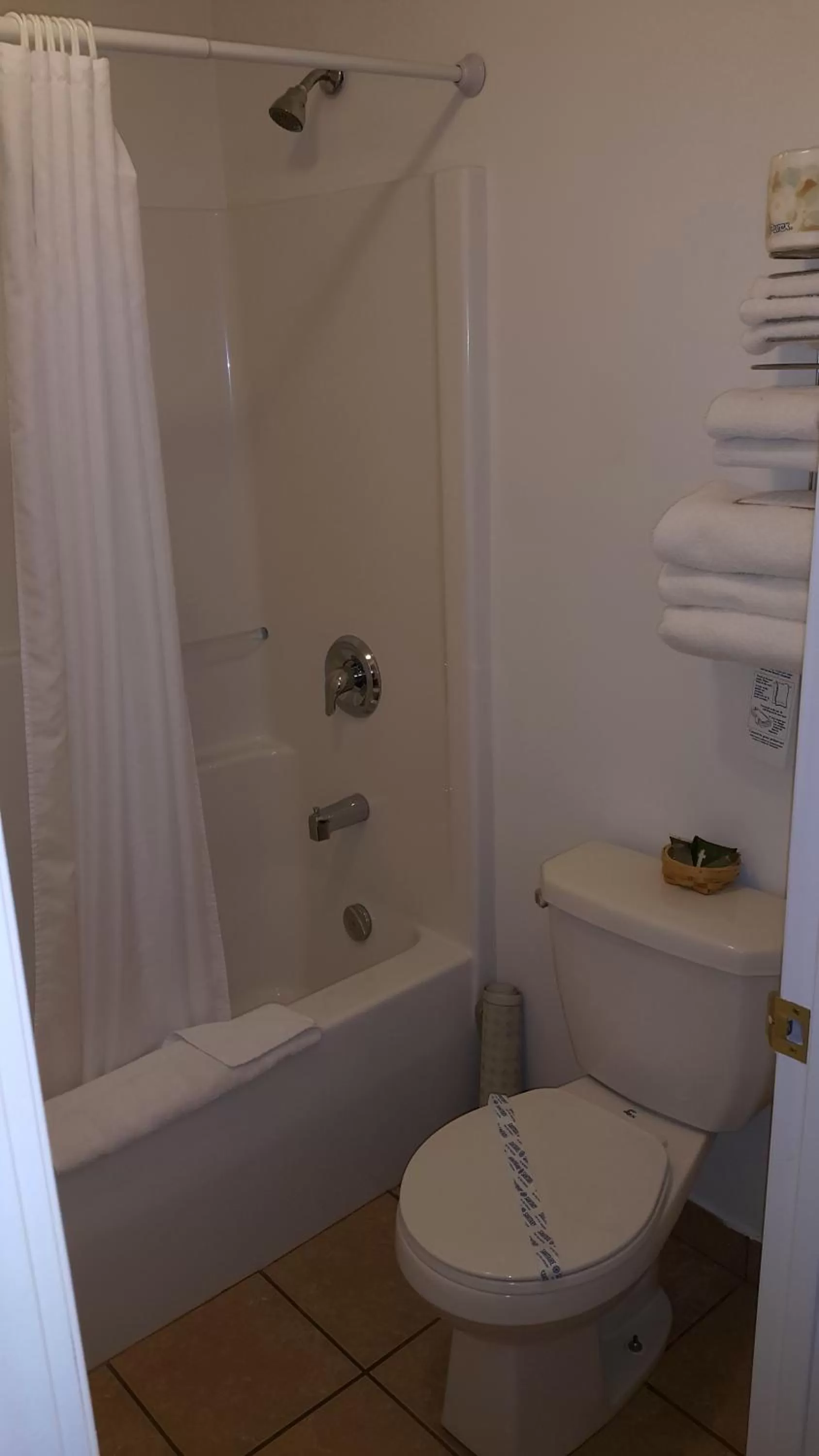 Bathroom in Cactus Tree Inn