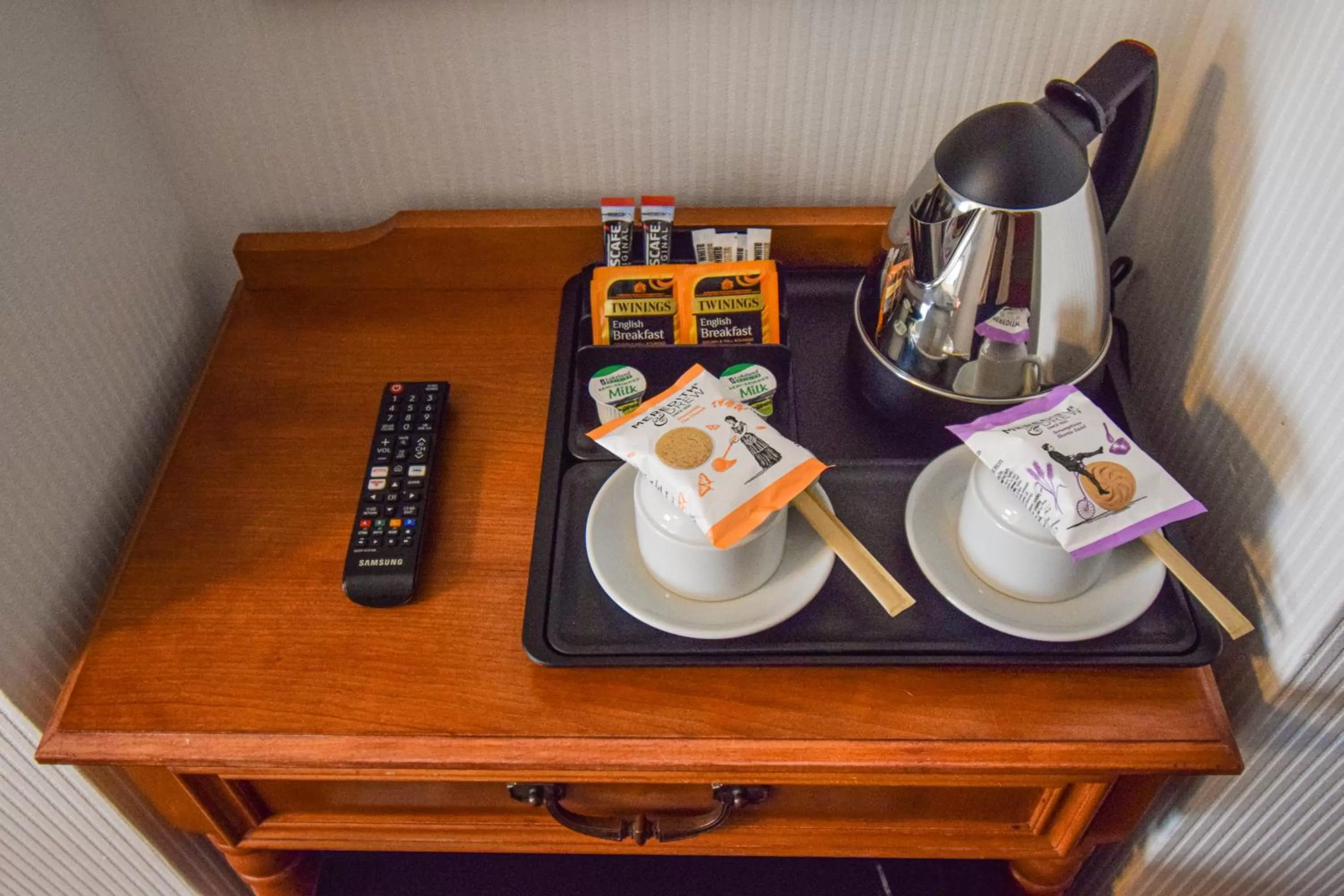 Coffee/tea facilities in Pembridge Palace Hotel