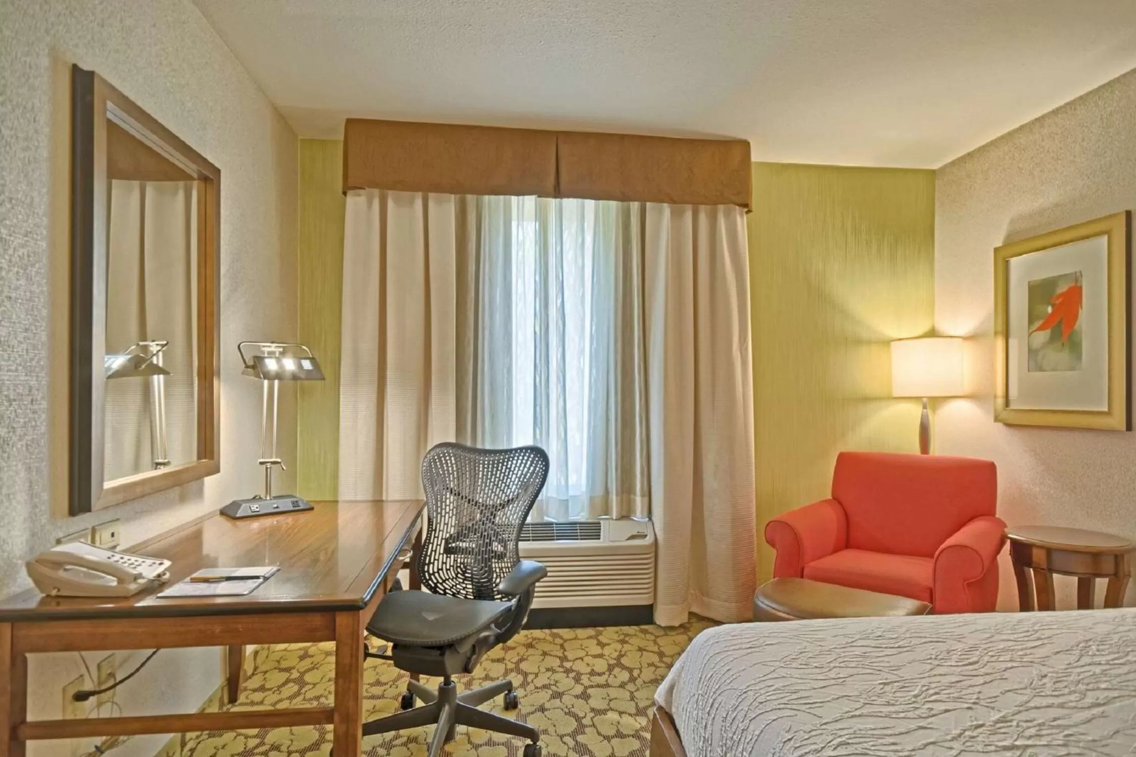 Bed in Hilton Garden Inn by Hilton Mount Laurel
