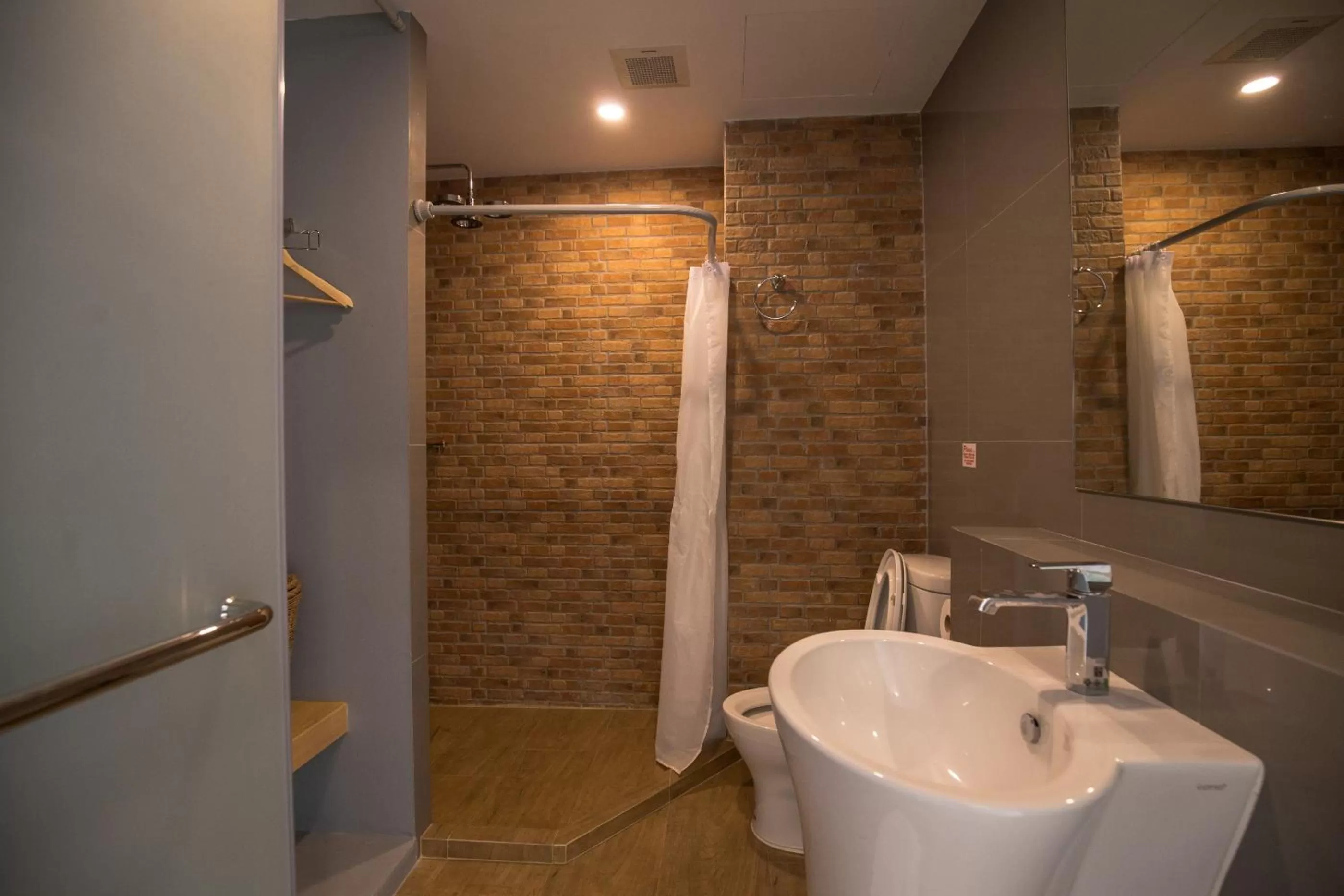 Shower in Nest by Sangob