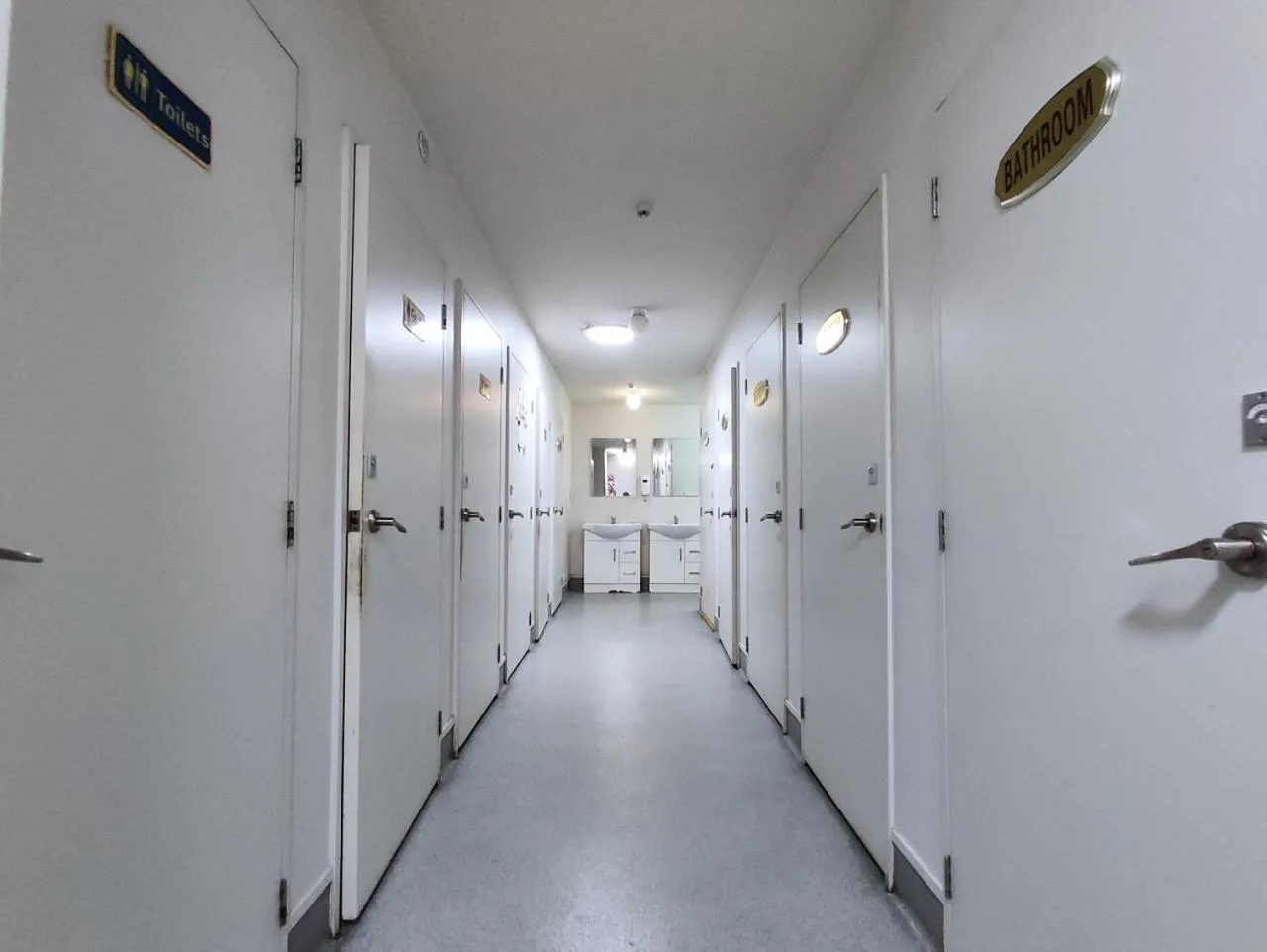 Toilet in Newton Lodge Auckland