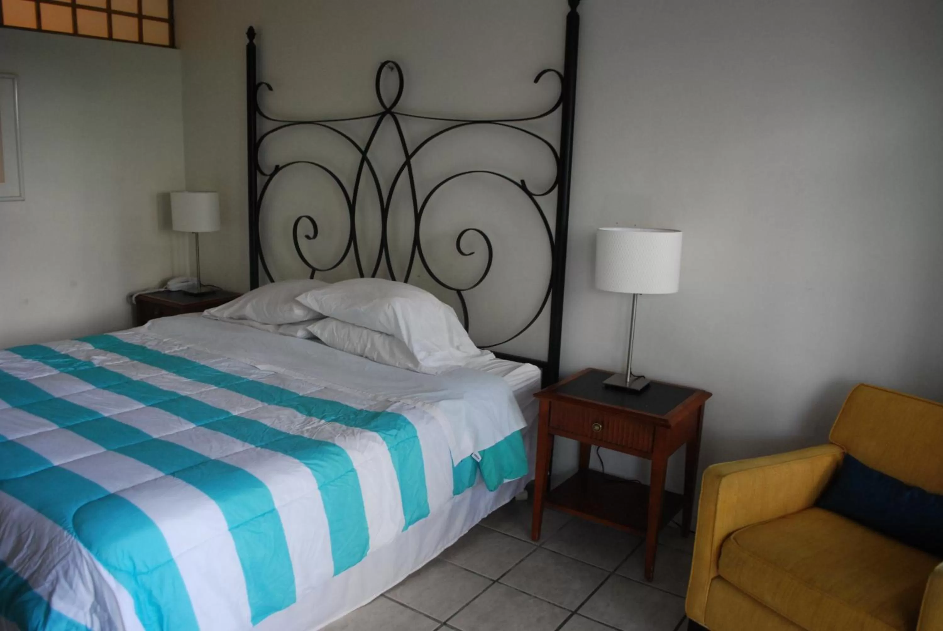 Photo of the whole room, Bed in Green Island Inn